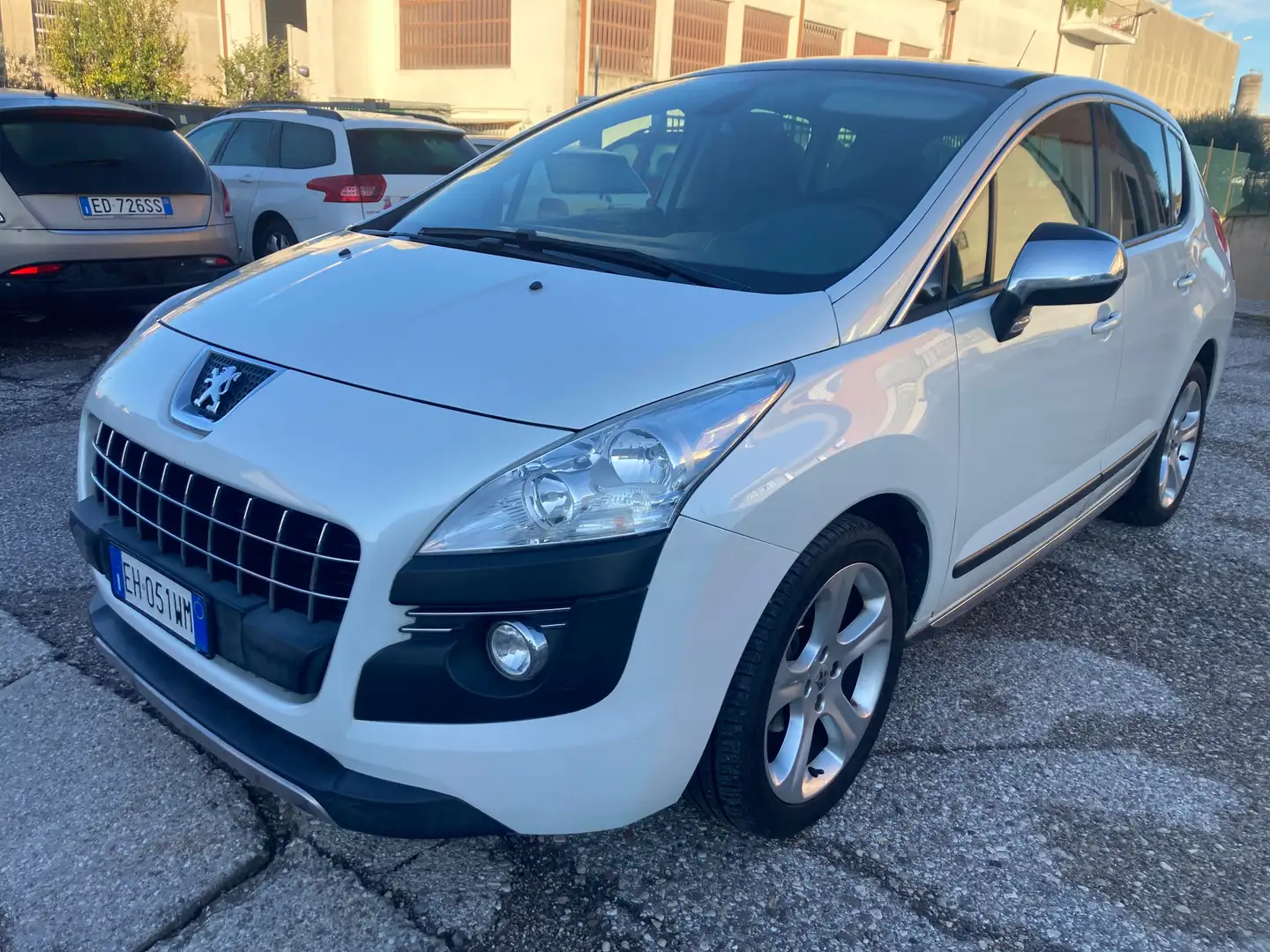 Peugeot 3008 1.6 hdi Outdoor 112cv AUTOMATICA Bílá - 1