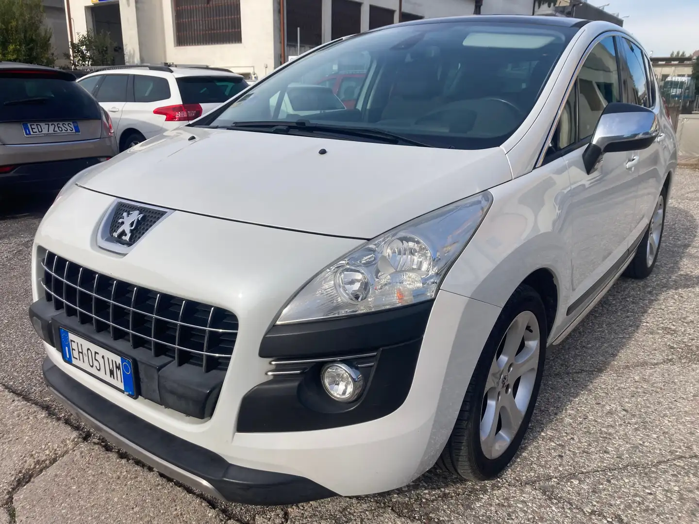 Peugeot 3008 1.6 hdi Outdoor 112cv AUTOMATICA Blanc - 2