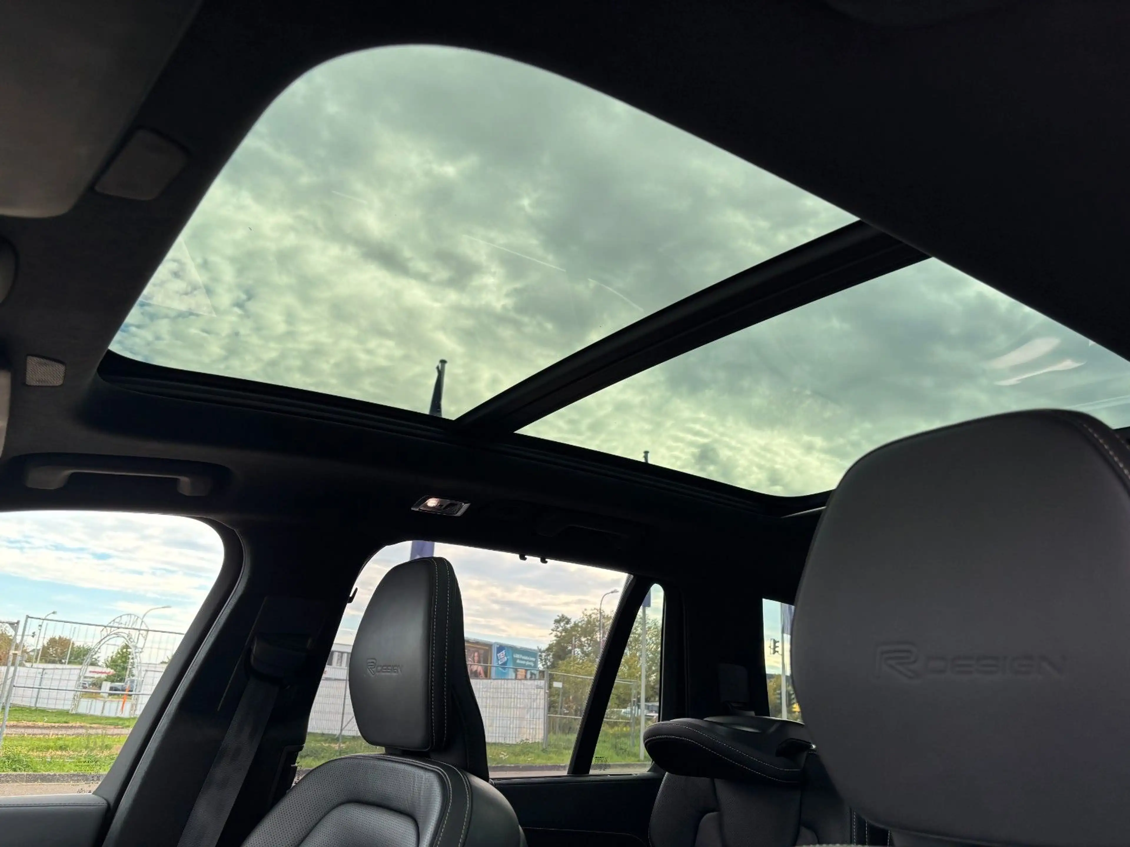 Volvo XC90 R Design 7-Sitze Pano. Bowers. AHK. Luftf. — photo 3