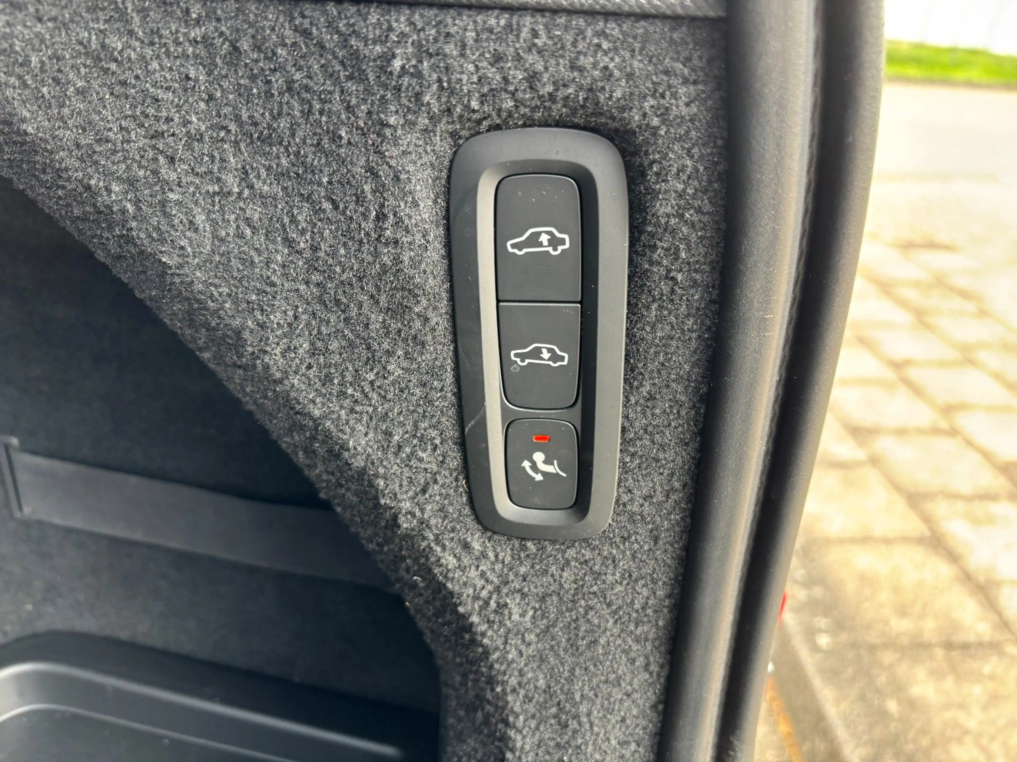 Volvo XC90 R Design 7-Sitze Pano. Bowers. AHK. Luftf. — photo 15