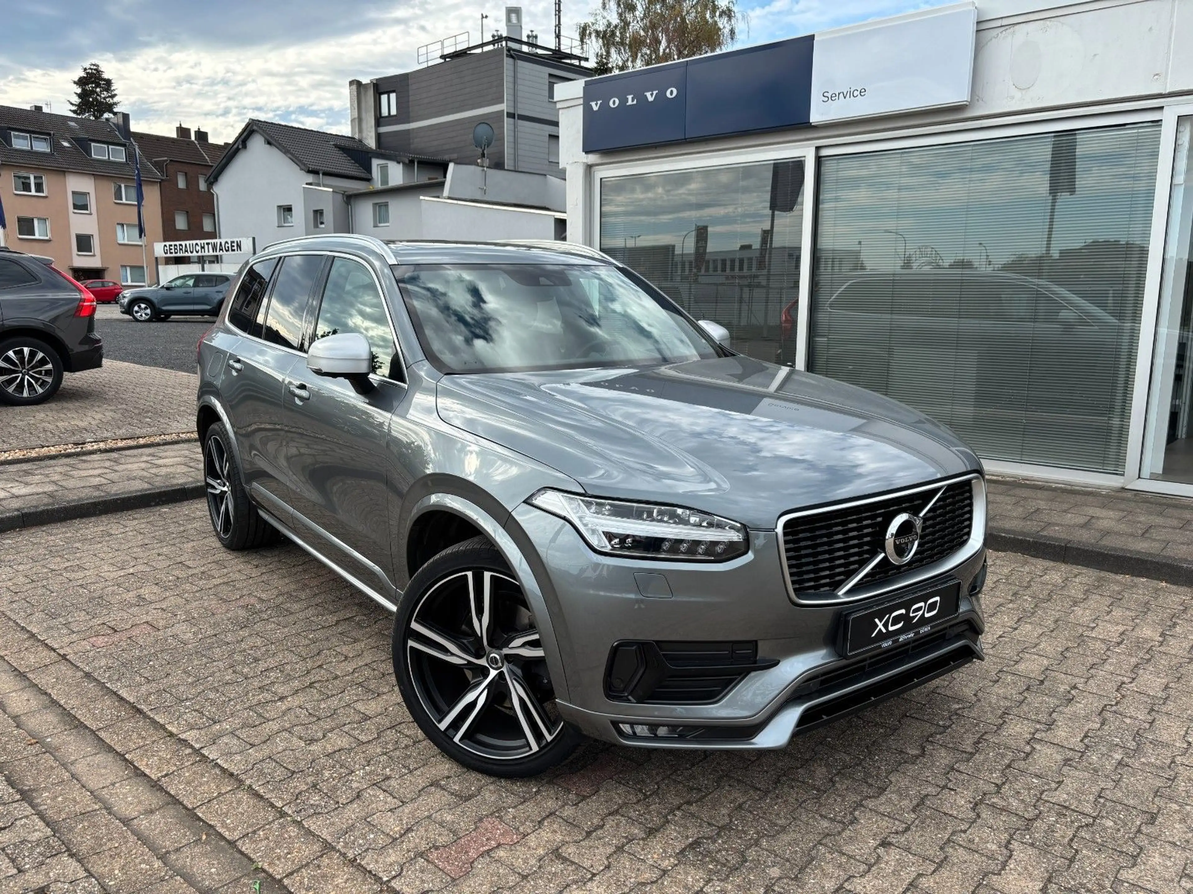 Volvo XC90 R Design 7-Sitze Pano. Bowers. AHK. Luftf.