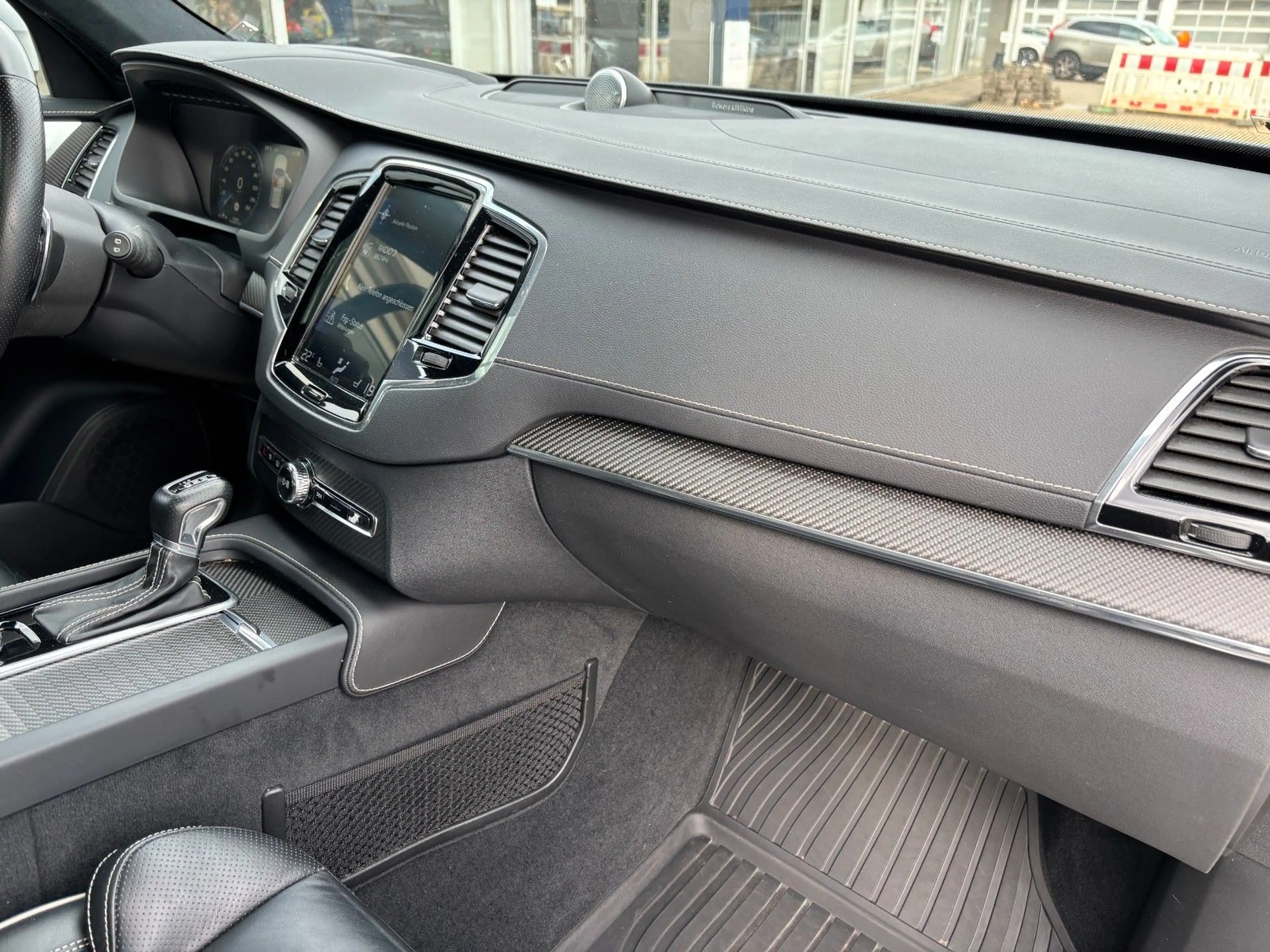 Volvo XC90 R Design 7-Sitze Pano. Bowers. AHK. Luftf. — photo 10