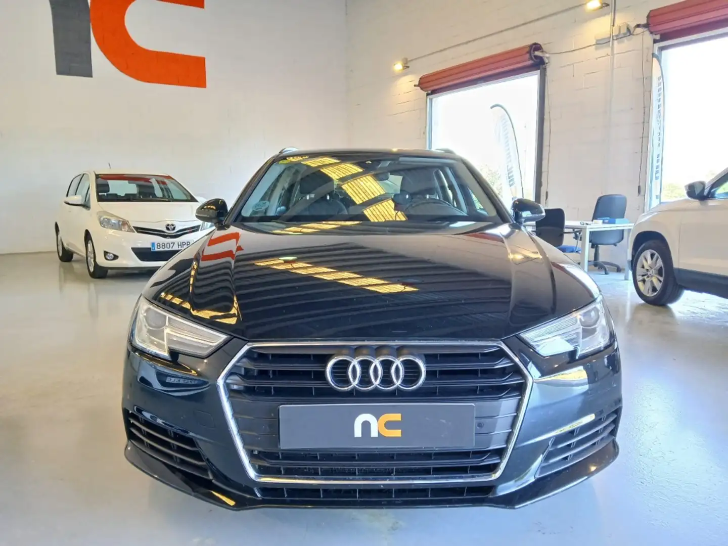Audi A4 Familiar Automático de 5 Puertas Schwarz - 2