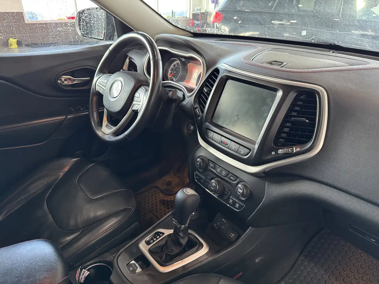 Jeep Cherokee снимка Jeep Cherokee