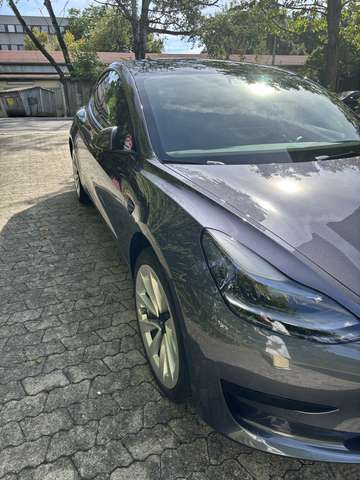 Tesla Model 3 Standard Reichweite Plus Hinterradantrieb