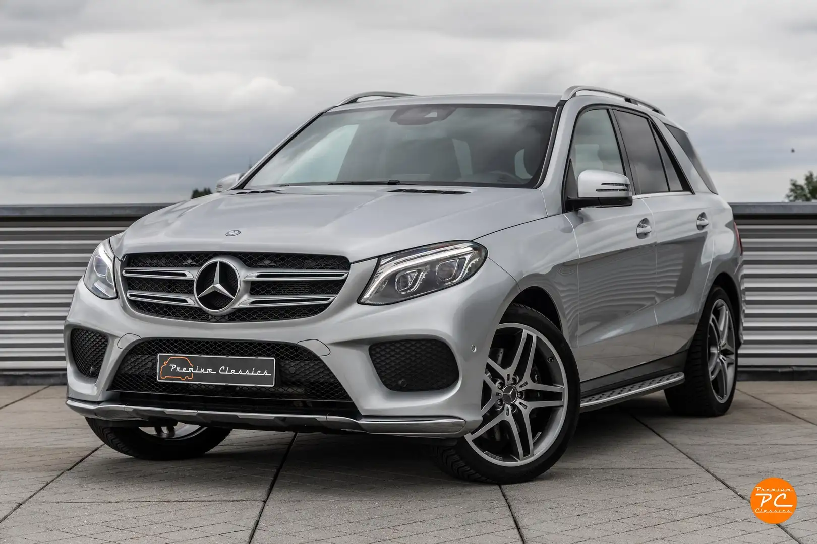 Mercedes-Benz GLE 500 GLE 4MATIC | 134.000KM | AMG Package | Harman/Kard Silber - 1