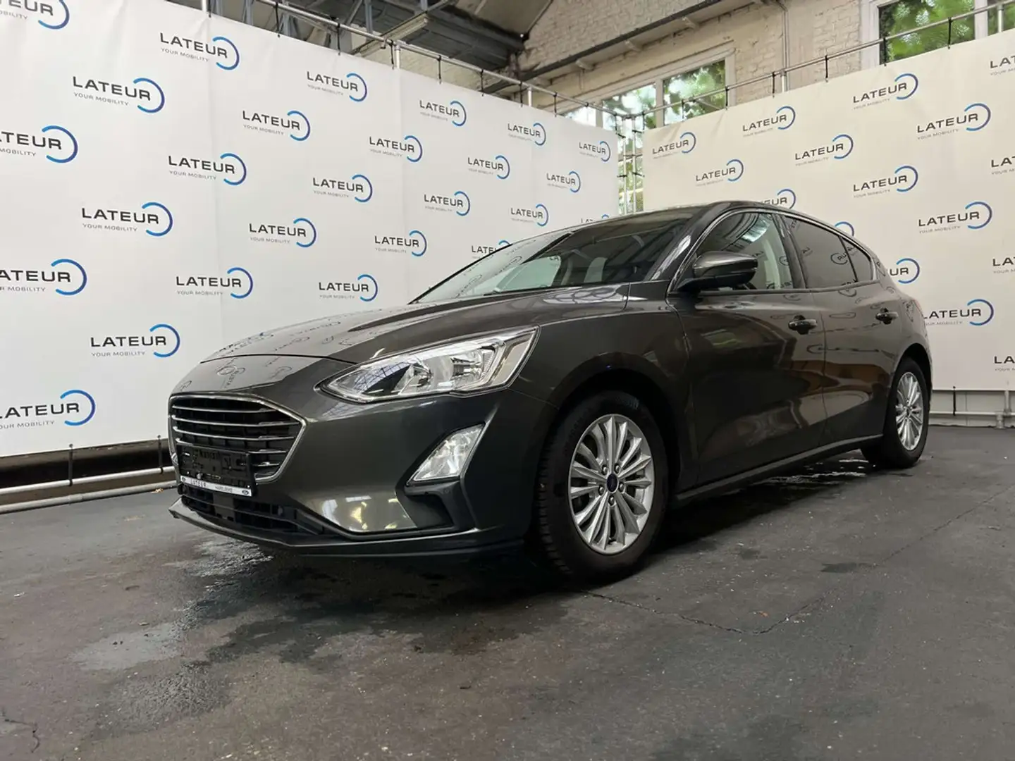 Ford Focus Titanium Business 1.0i EcoBoost 125pk / 92kW M6 - Gris - 1
