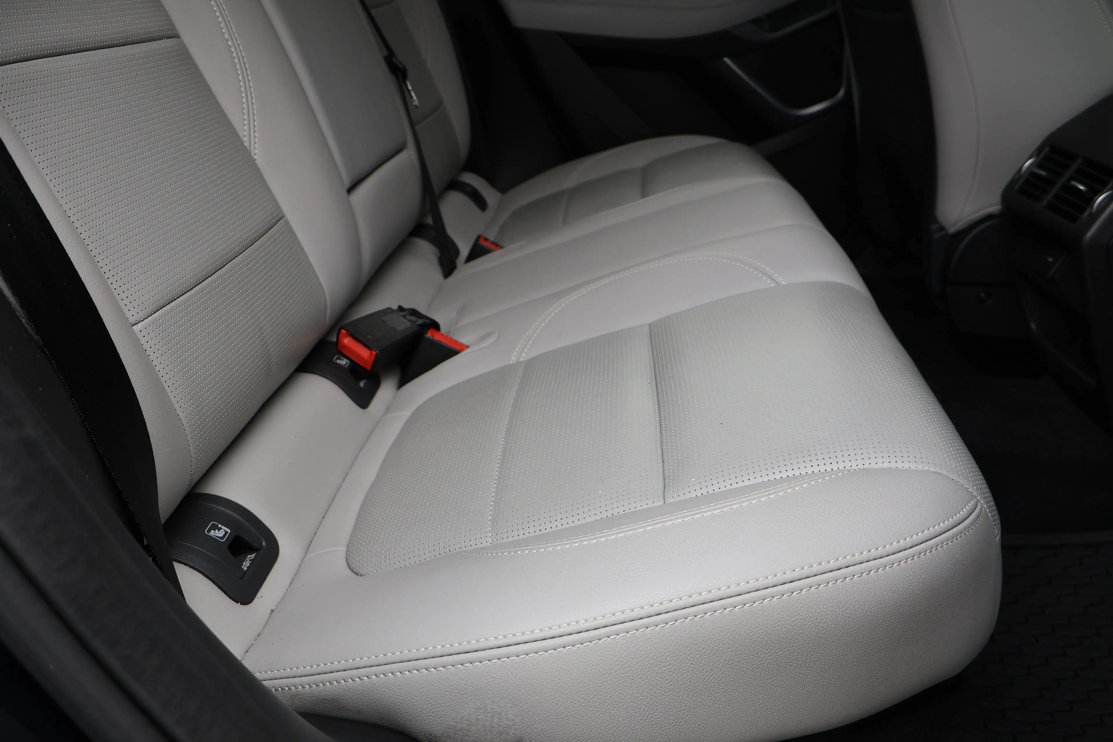 Jaguar E-Pace 1.5 T MHEV P160 R-Dynamic ACC LijnA. Memory Garantie* — photo 9