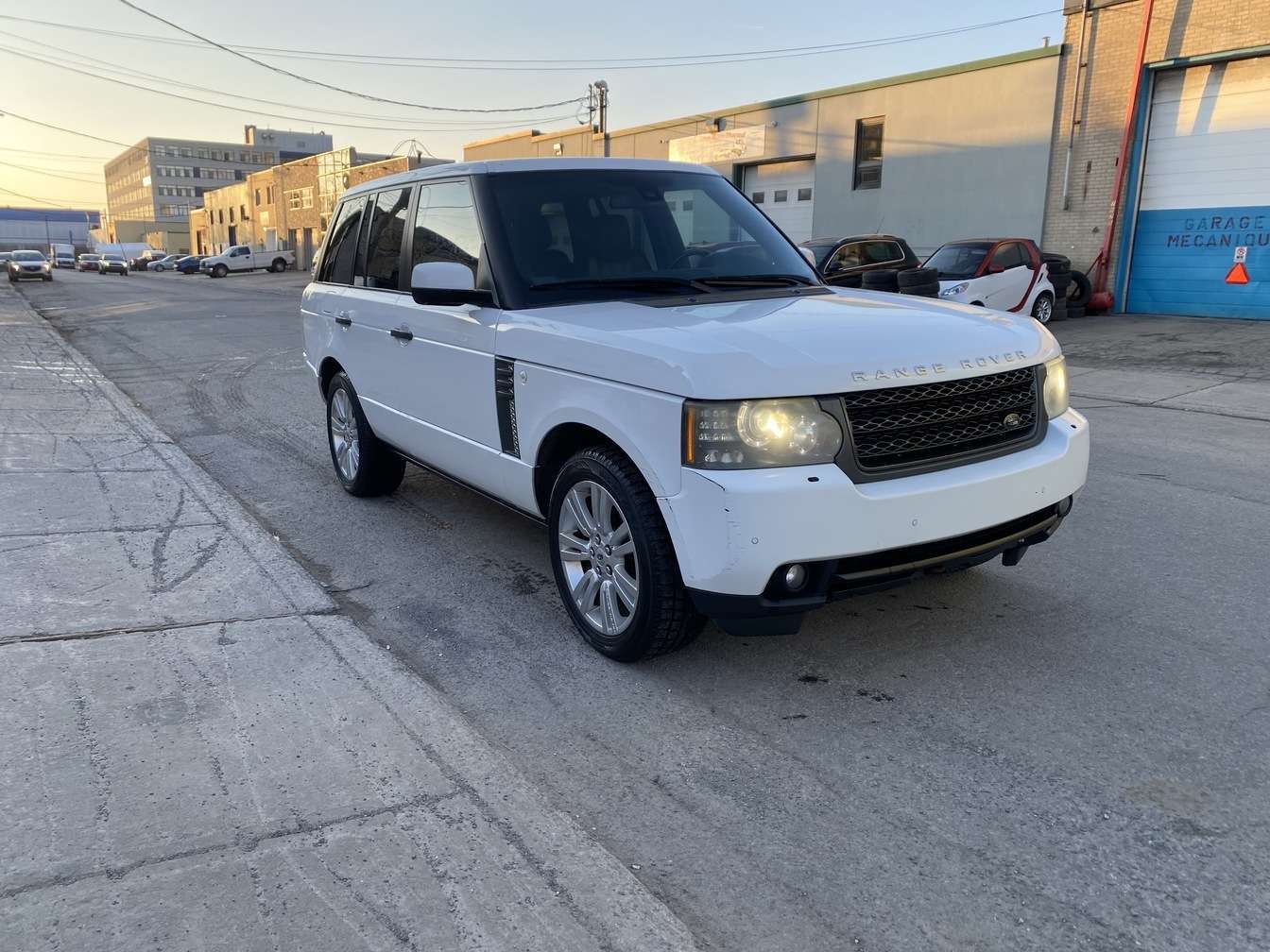 2011 Land Rover Range Rover 4WD 4dr HSE alt 3