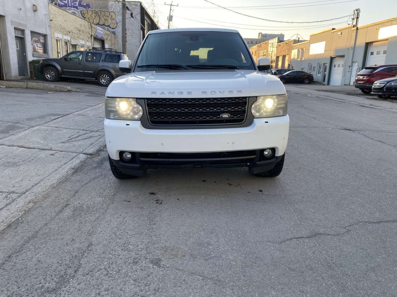 2011 Land Rover Range Rover 4WD 4dr HSE alt 2