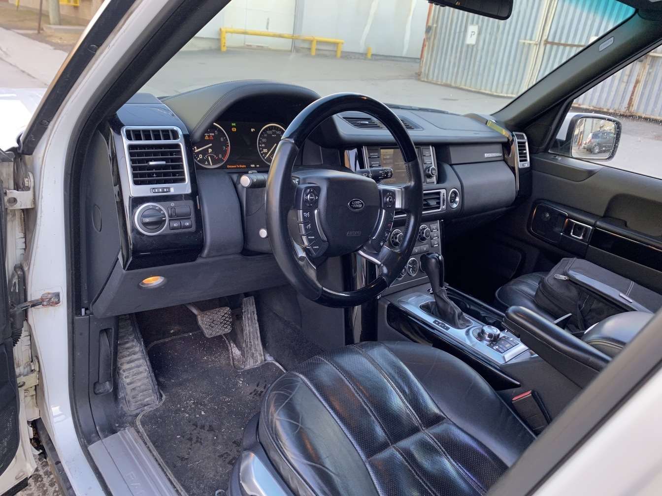2011 Land Rover Range Rover 4WD 4dr HSE thumb 8