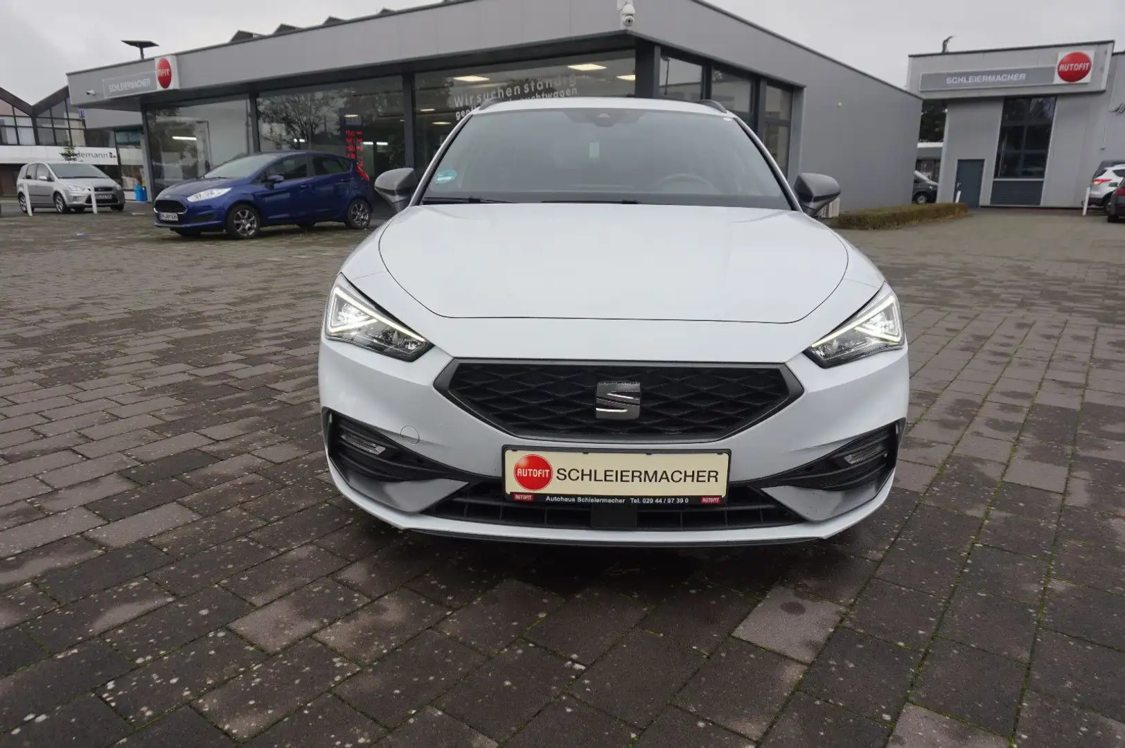 SEAT Leon Sportstourer FR Weiß - 2