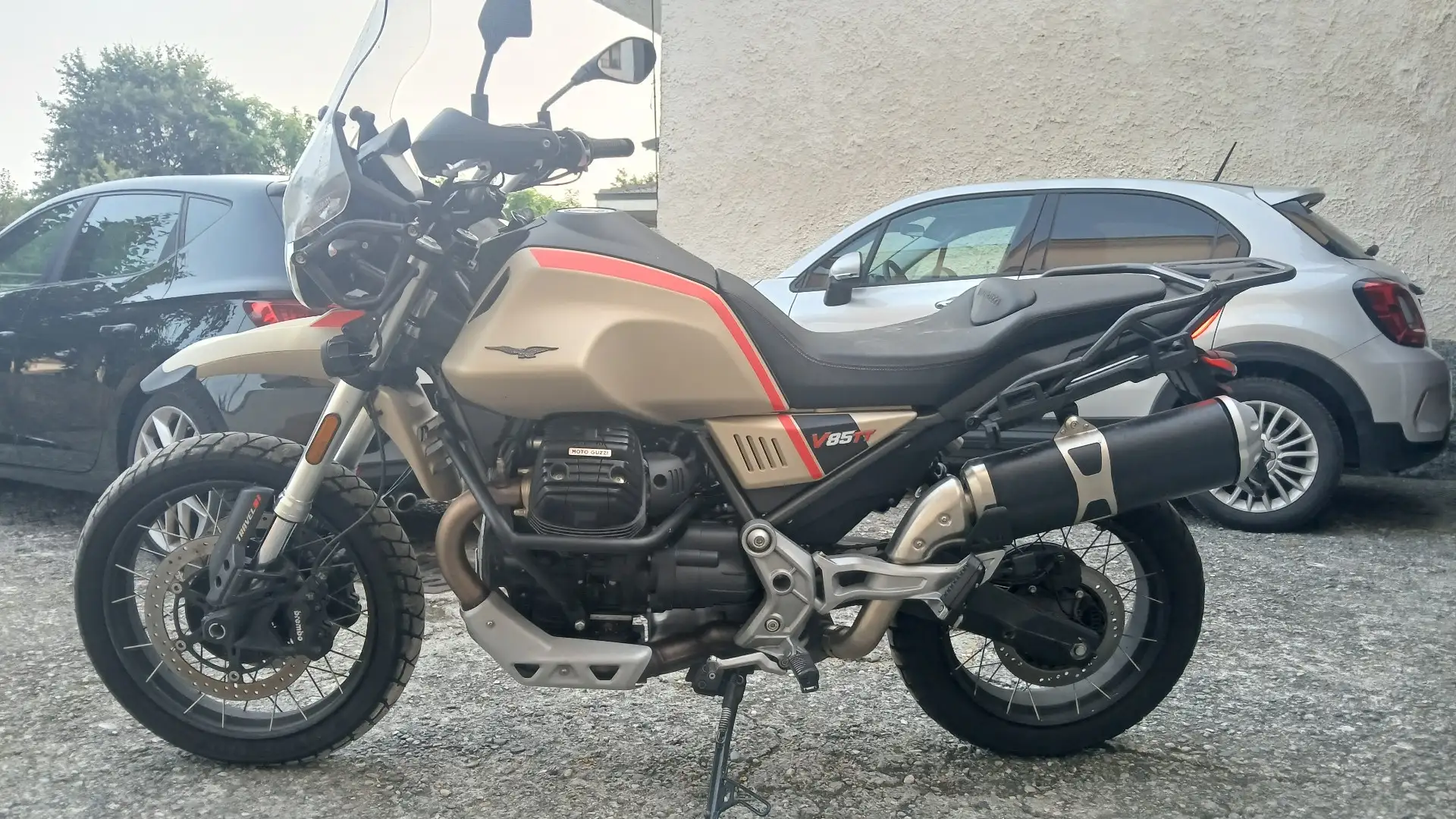 Moto Guzzi V 85 TT Travel euro 5 Bronce - 2