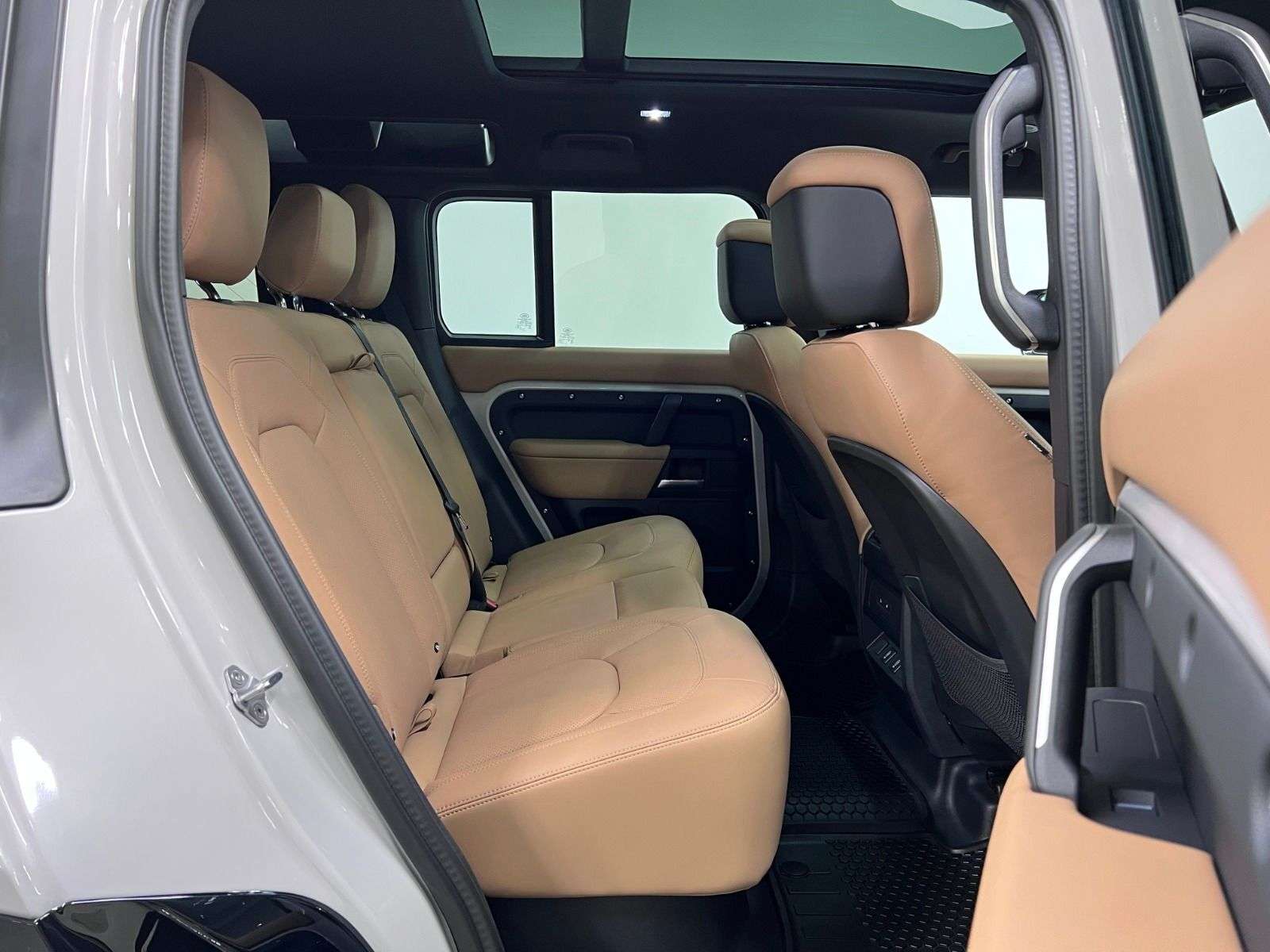 2026 Land Rover Defender 110 P500 V8 X-DYNAMIC SE thumb 19