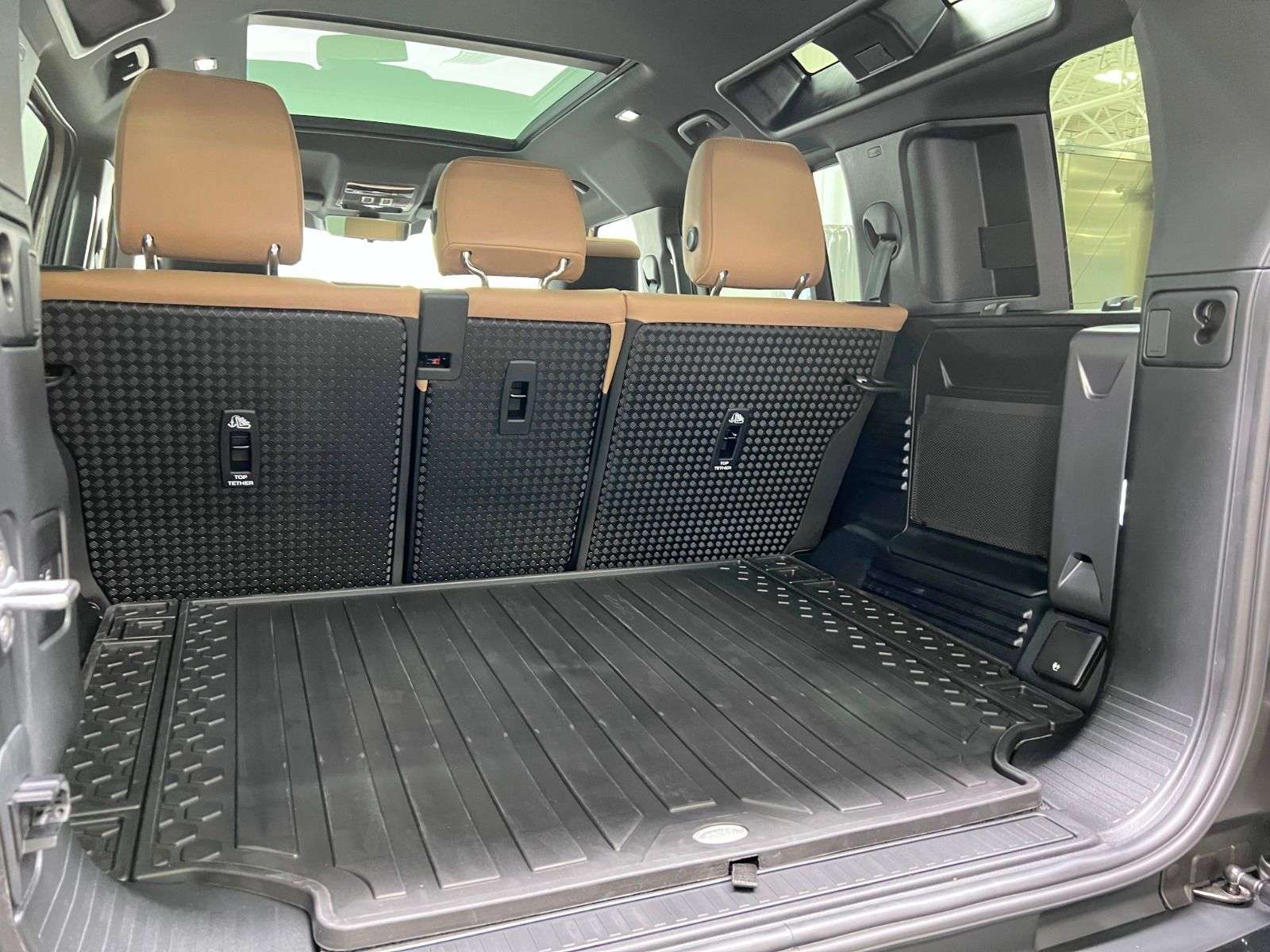 2026 Land Rover Defender 110 P500 V8 X-DYNAMIC SE thumb 31