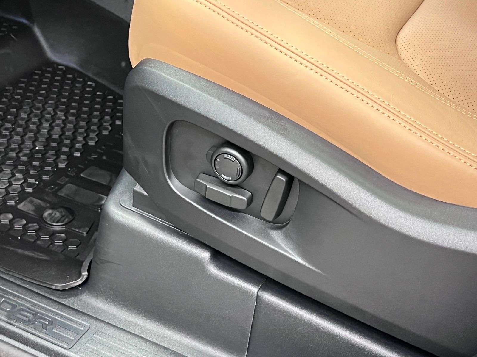 2026 Land Rover Defender 110 P500 V8 X-DYNAMIC SE thumb 26