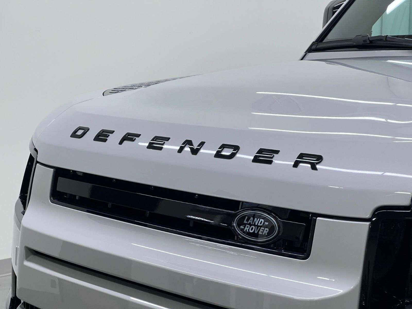 2026 Land Rover Defender 110 P500 V8 X-DYNAMIC SE thumb 10
