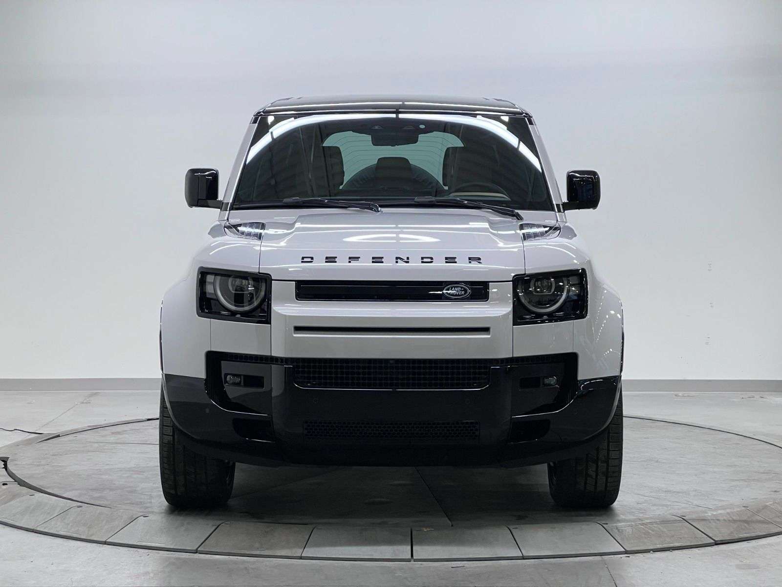 2026 Land Rover Defender 110 P500 V8 X-DYNAMIC SE thumb 8