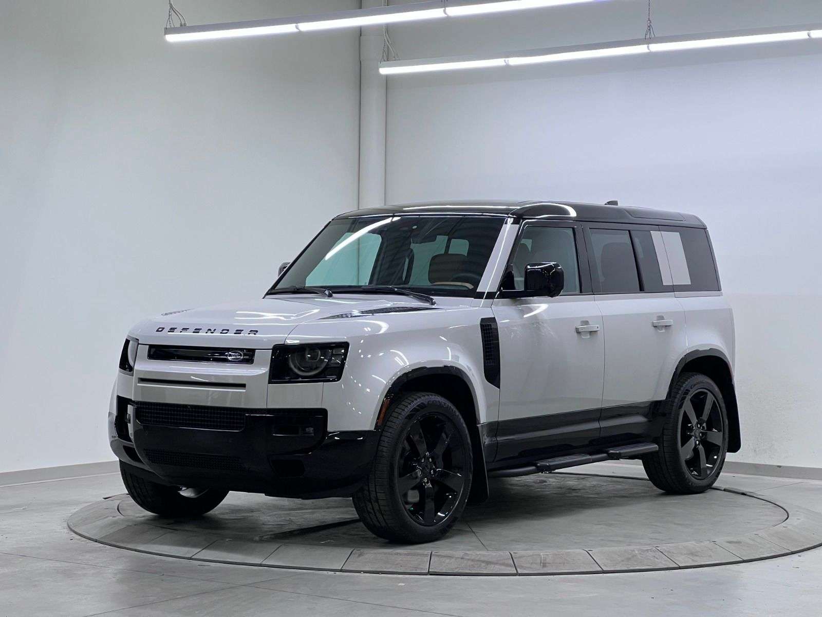 2026 Land Rover Defender 110 P500 V8 X-DYNAMIC SE