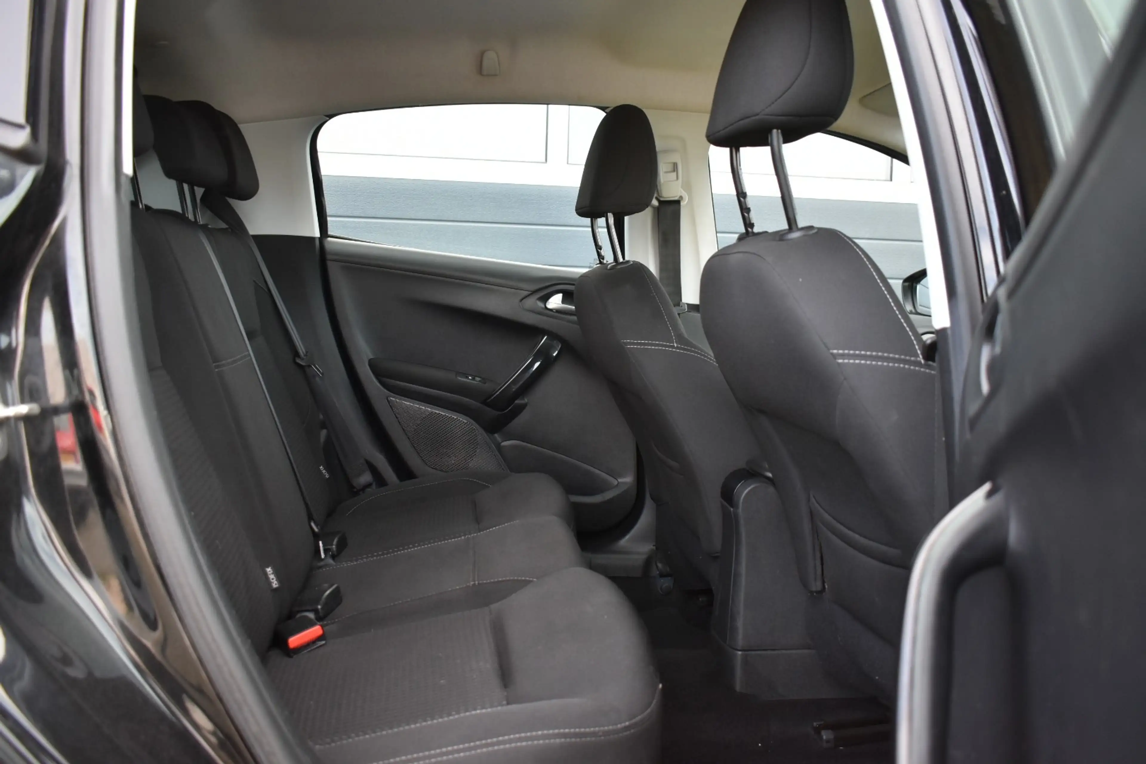 Peugeot 208 1.6 BlueHDi Blue Lease Executive — photo 14