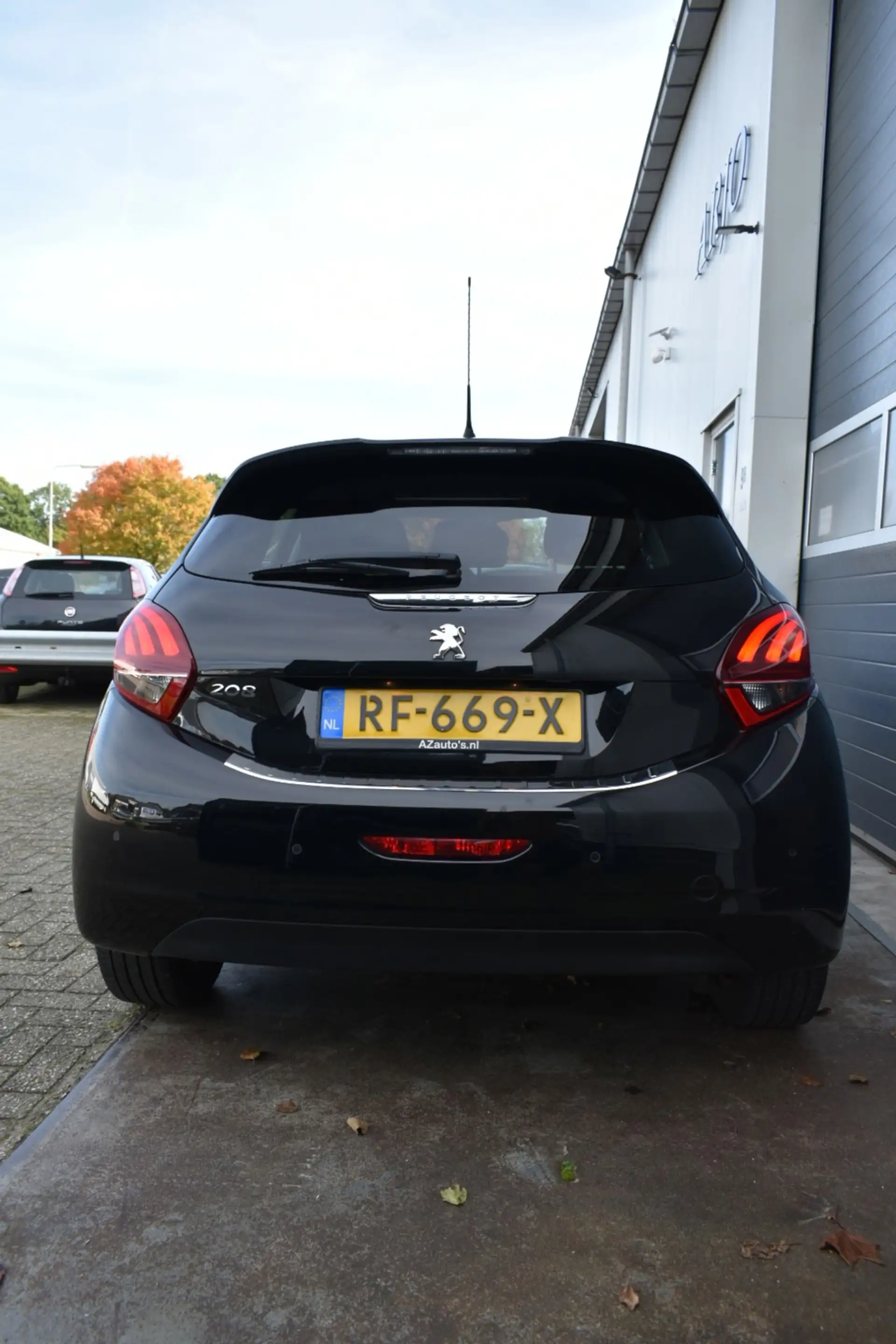 Peugeot 208 1.6 BlueHDi Blue Lease Executive — photo 4