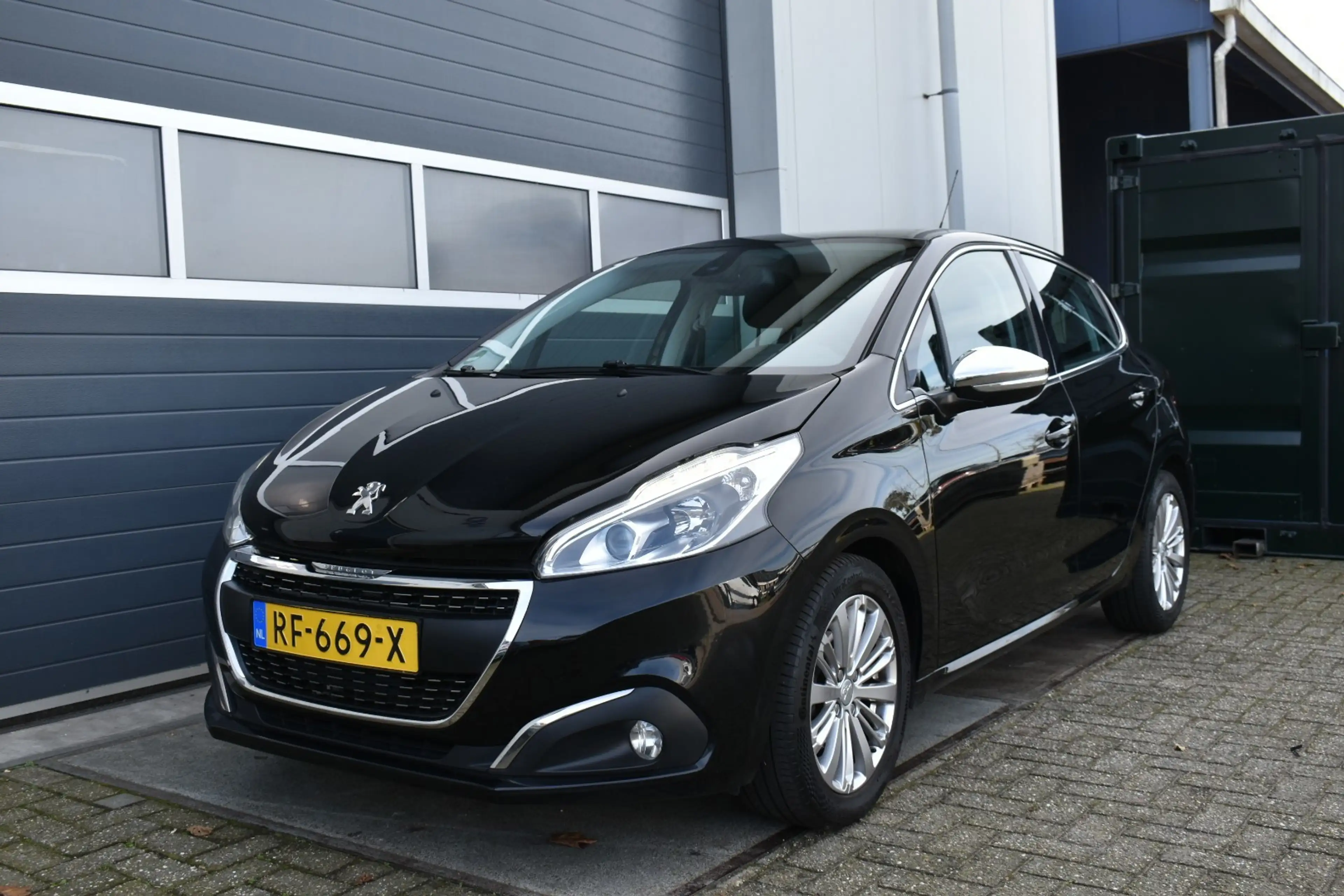 Peugeot 208 1.6 BlueHDi Blue Lease Executive
