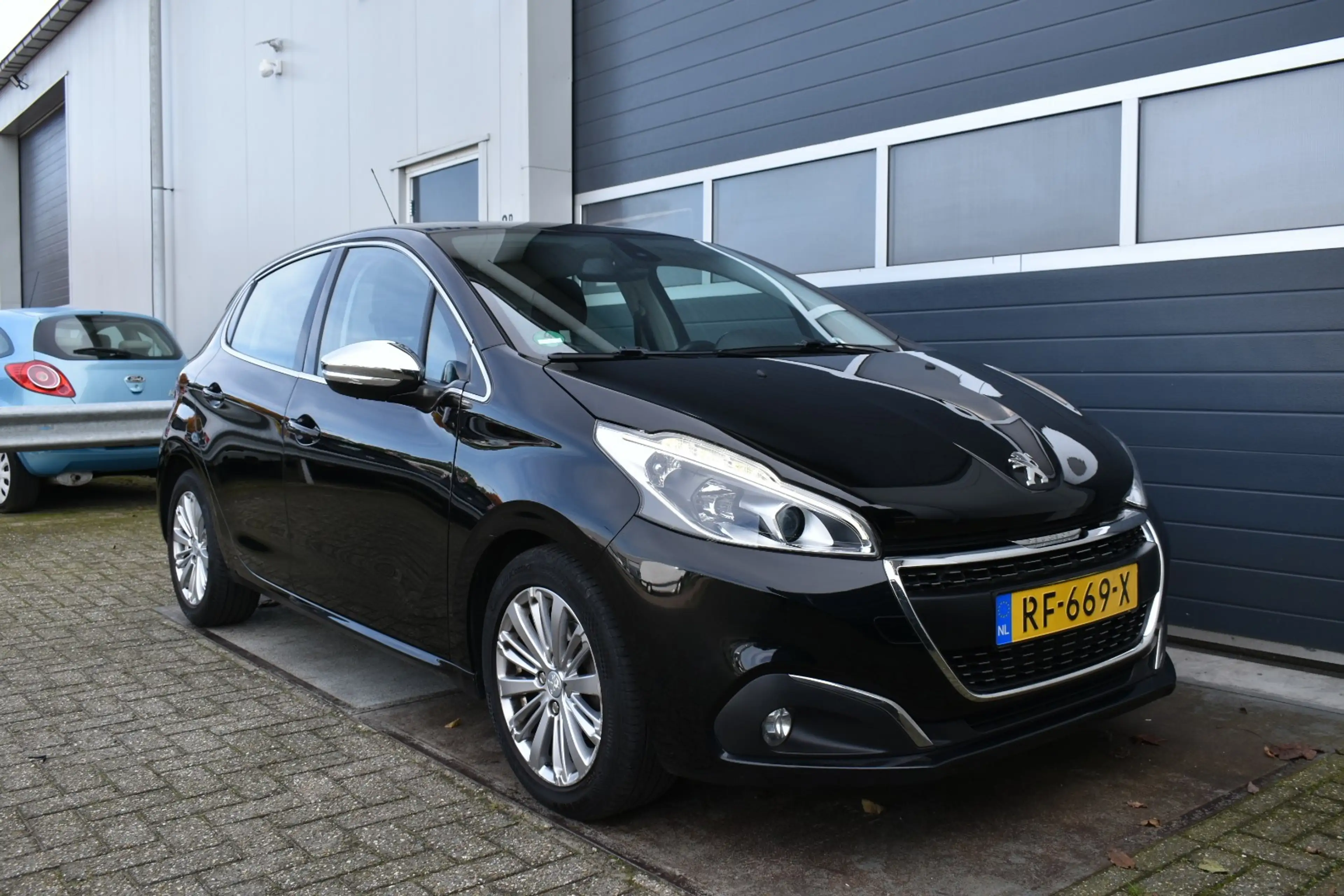 Peugeot 208 1.6 BlueHDi Blue Lease Executive — photo 7
