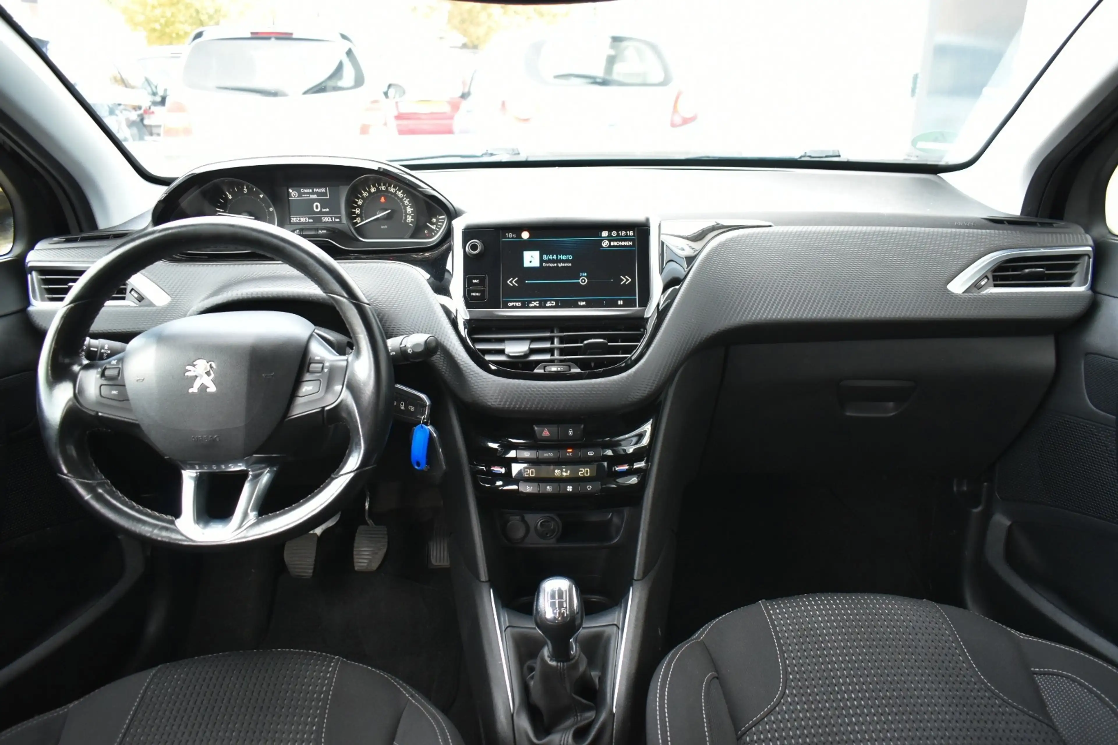 Peugeot 208 1.6 BlueHDi Blue Lease Executive — photo 13