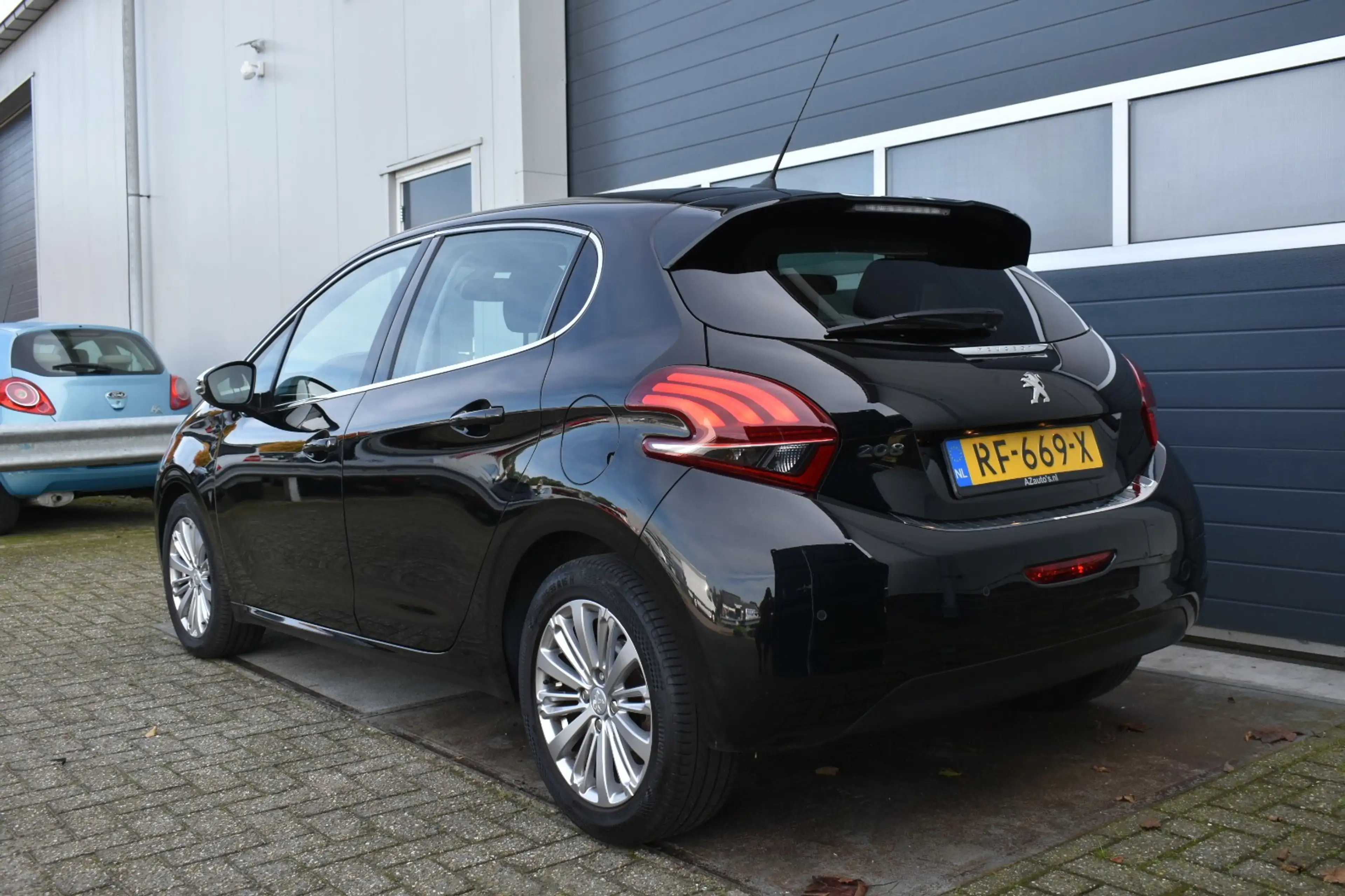 Peugeot 208 1.6 BlueHDi Blue Lease Executive — photo 3