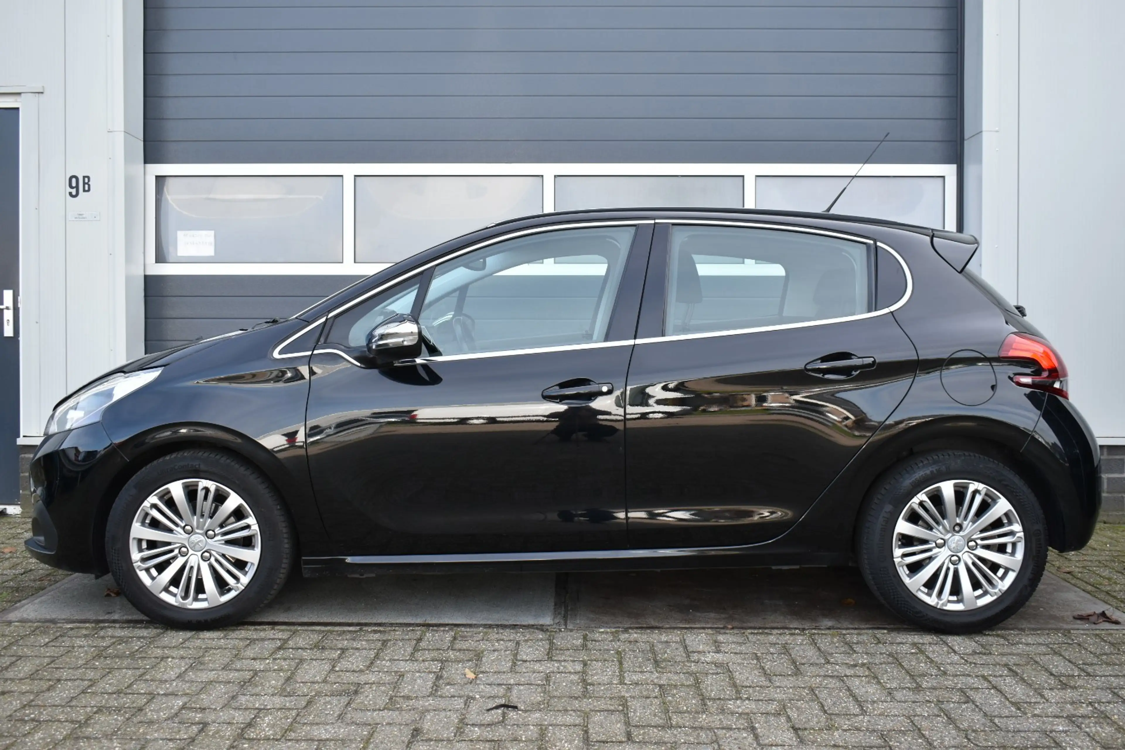 Peugeot 208 1.6 BlueHDi Blue Lease Executive — photo 2