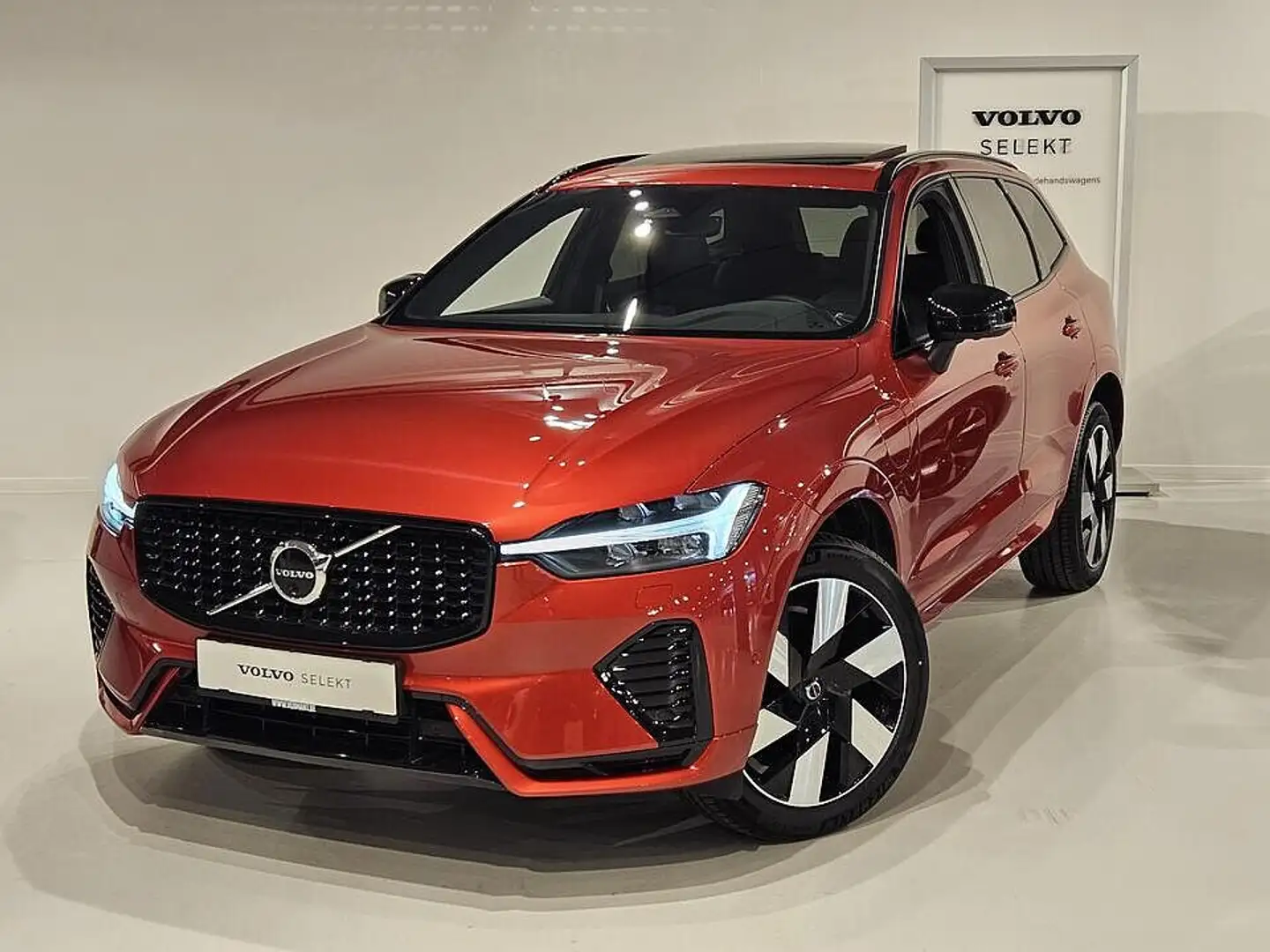 Volvo XC60 II T6 Recharge Dark Plus Long Range Rood - 1
