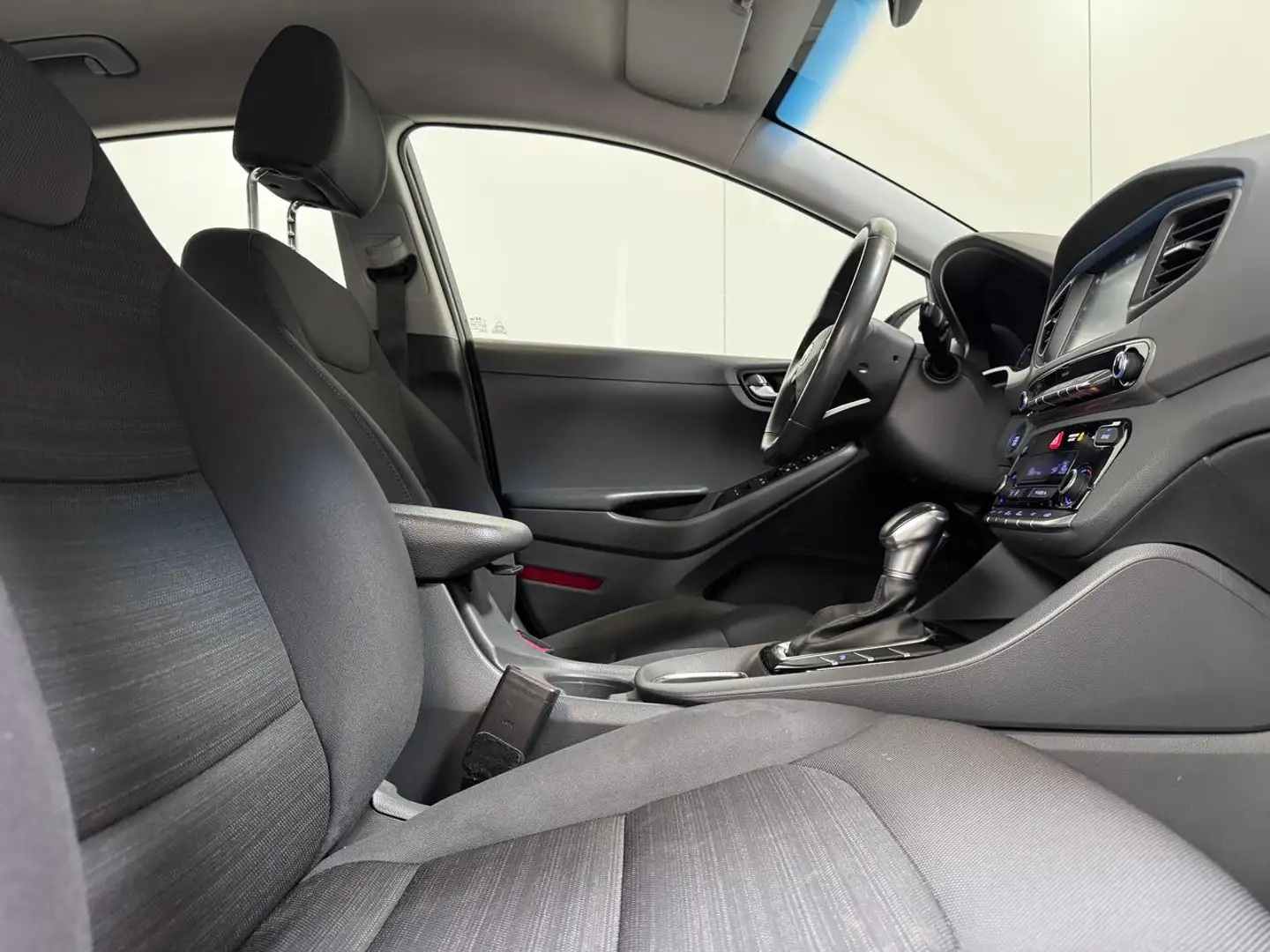 Hyundai IONIQ 1.6 Hybrid Autom. - Apple CarPlay - Airco - Top... Grijs - 2