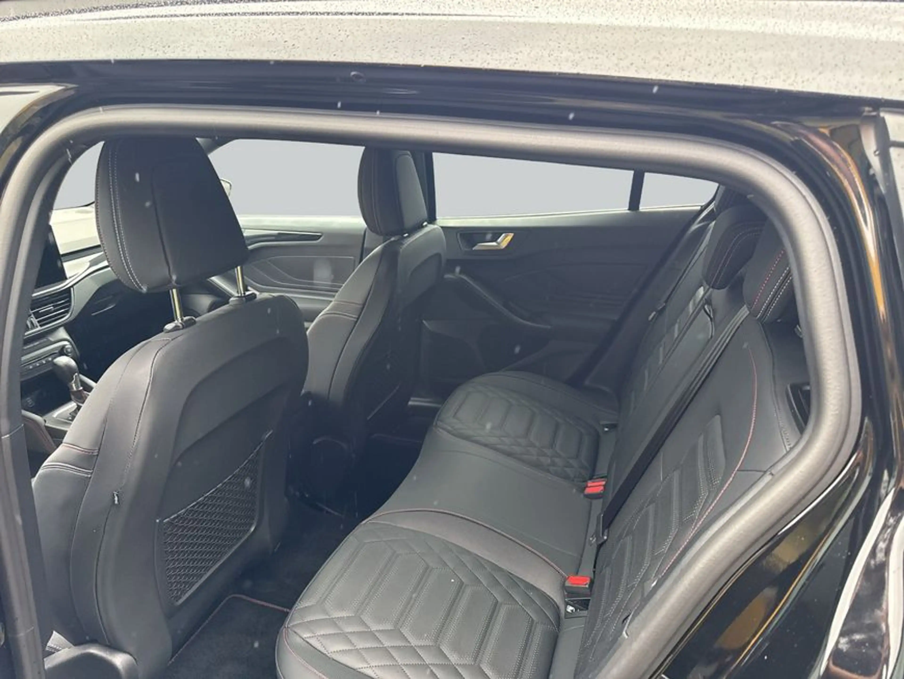 Ford Focus Turnier 1.0 EcoBoost Hybrid Aut. ST-LINE X — photo 11