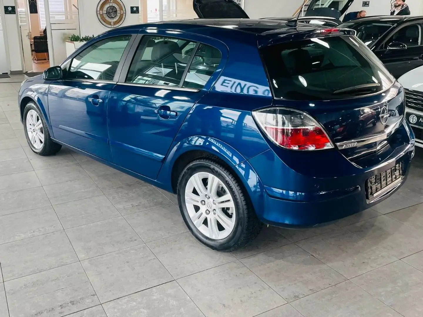 Opel Astra 1.6*Navi*Leder*Xenon*1.Hand*Panorama Dach Blau - 2