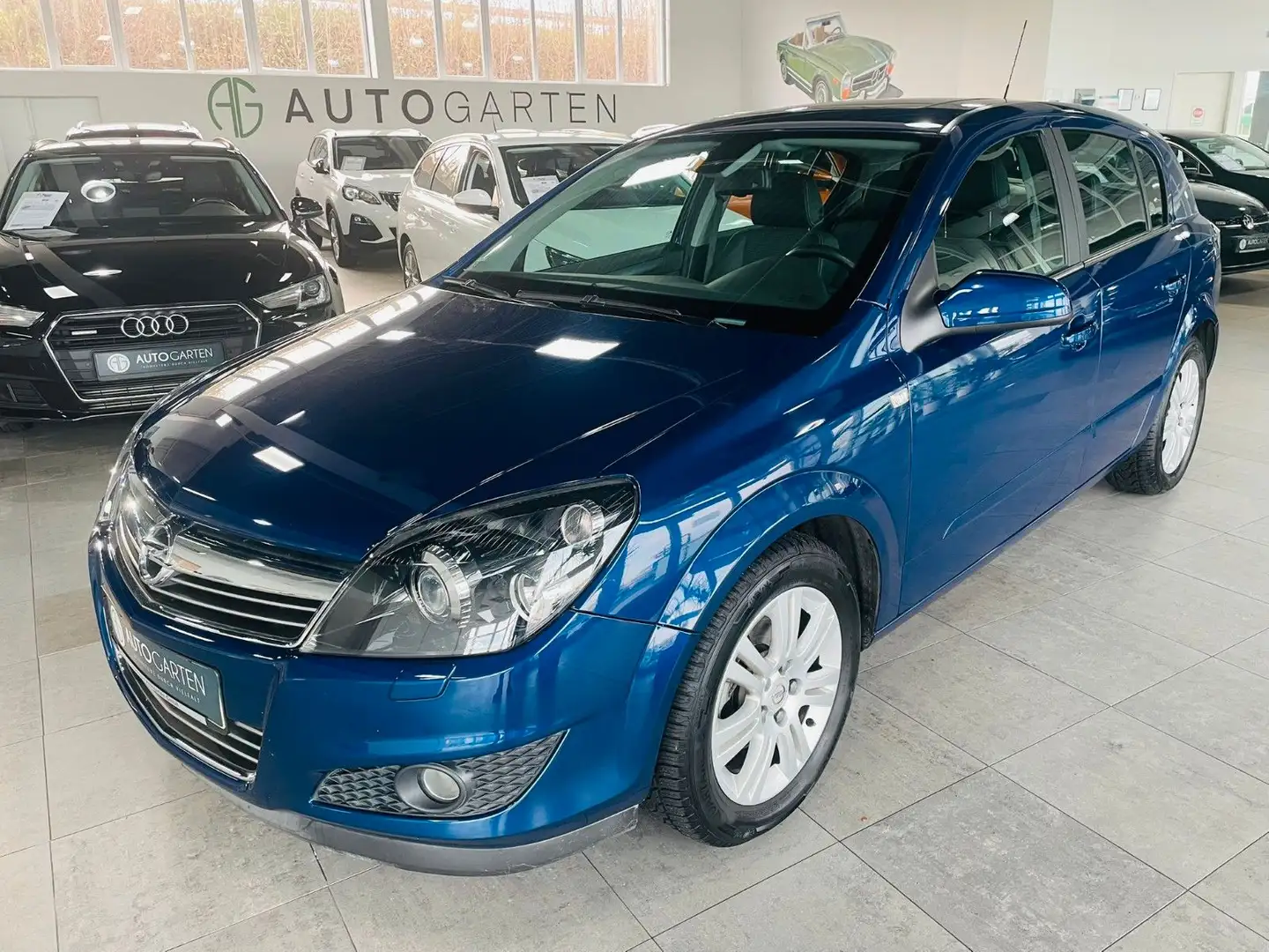 Opel Astra 1.6*Navi*Leder*Xenon*1.Hand*Panorama Dach Blau - 1