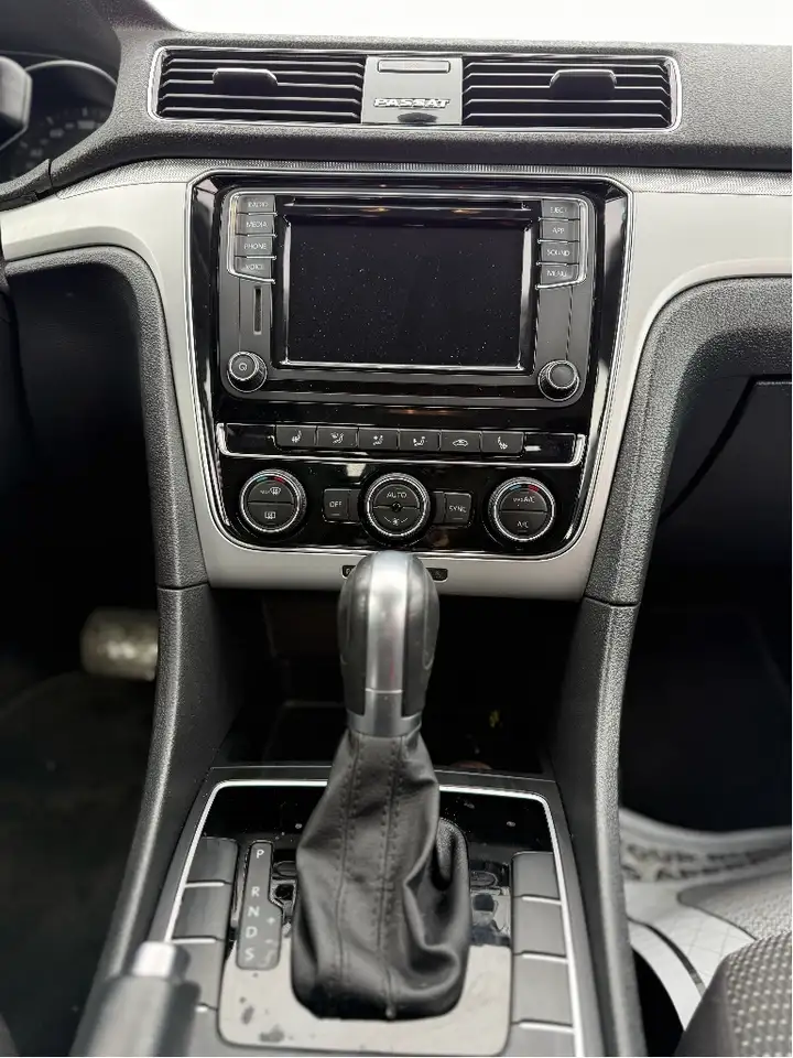 Volkswagen Passat photo Volkswagen Passat