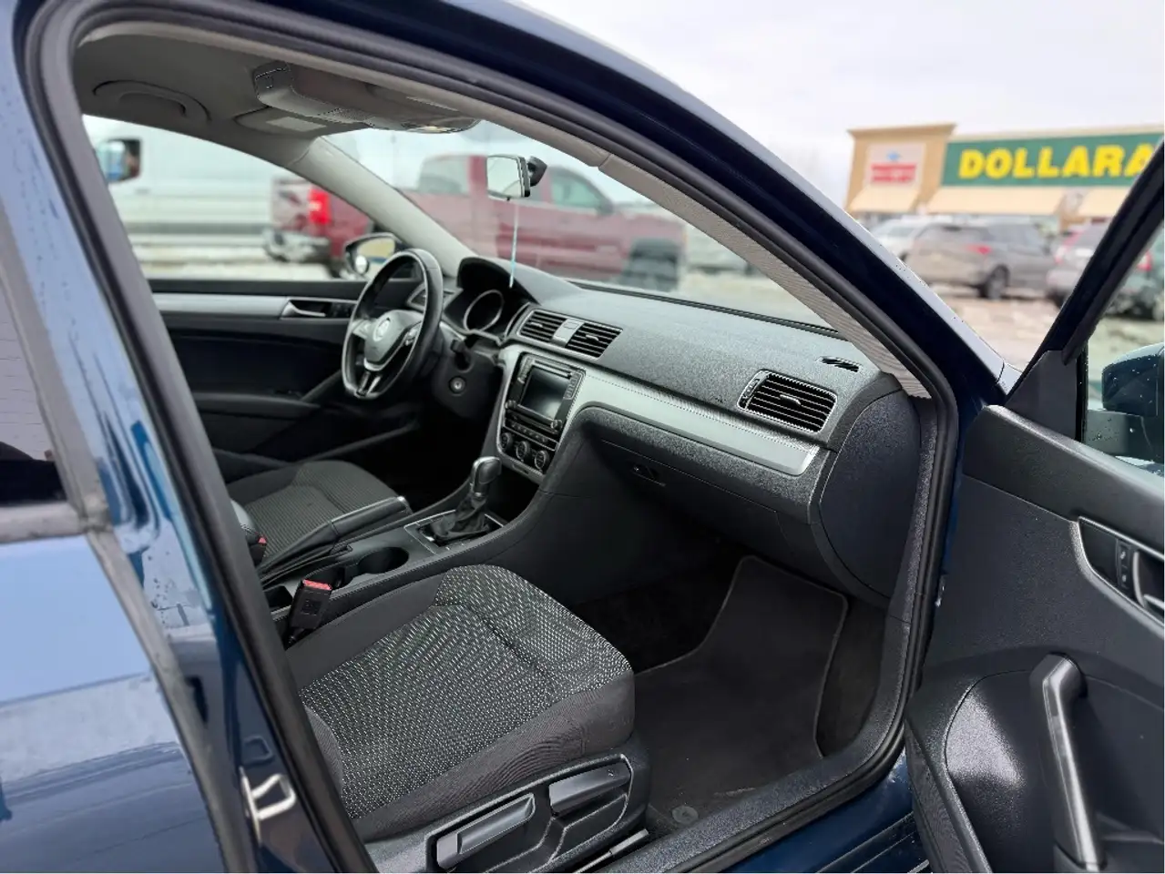 Volkswagen Passat photo Volkswagen Passat