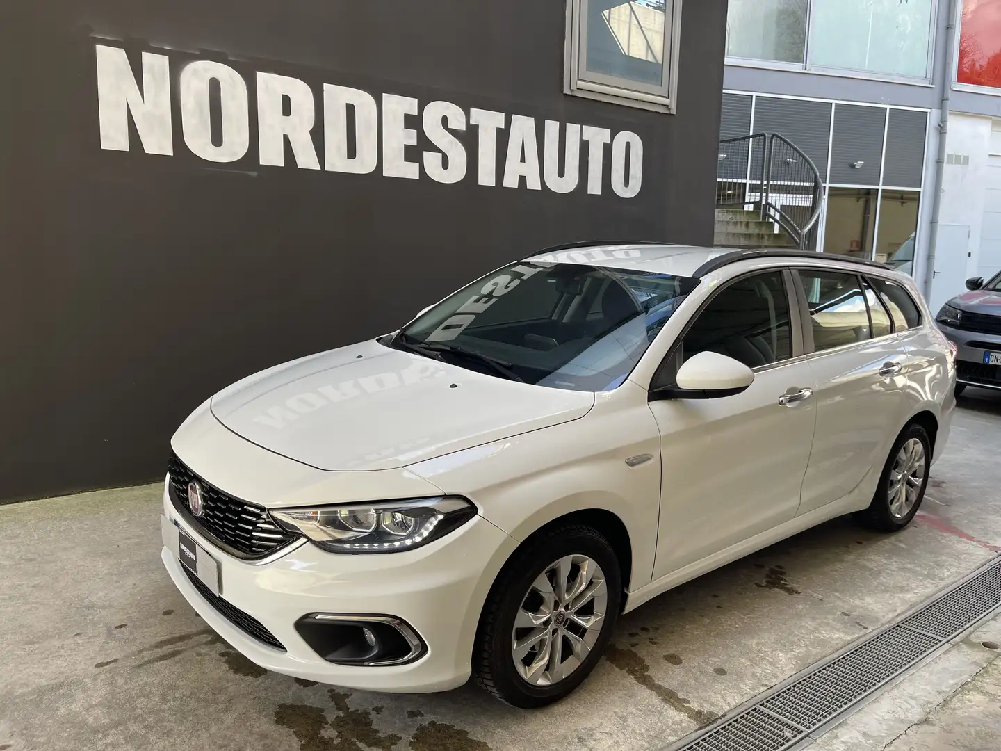 Fiat Tipo SW 1.6 MJT Business S&S AUTOM. NAZIONALE Bianco - 1