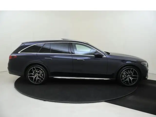Mercedes-Benz E-Class view 9