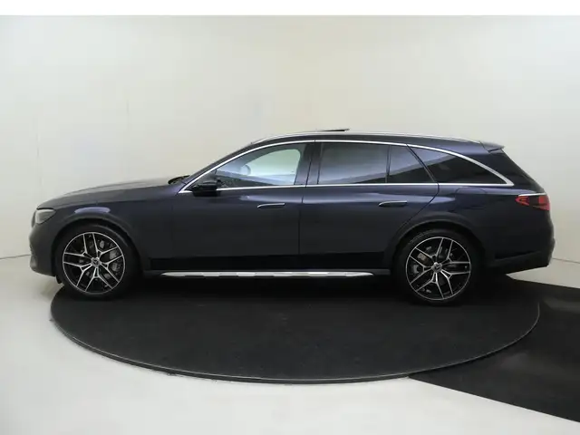 Mercedes-Benz E-Class view 8