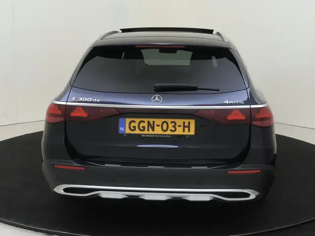Mercedes-Benz E-Class view 7