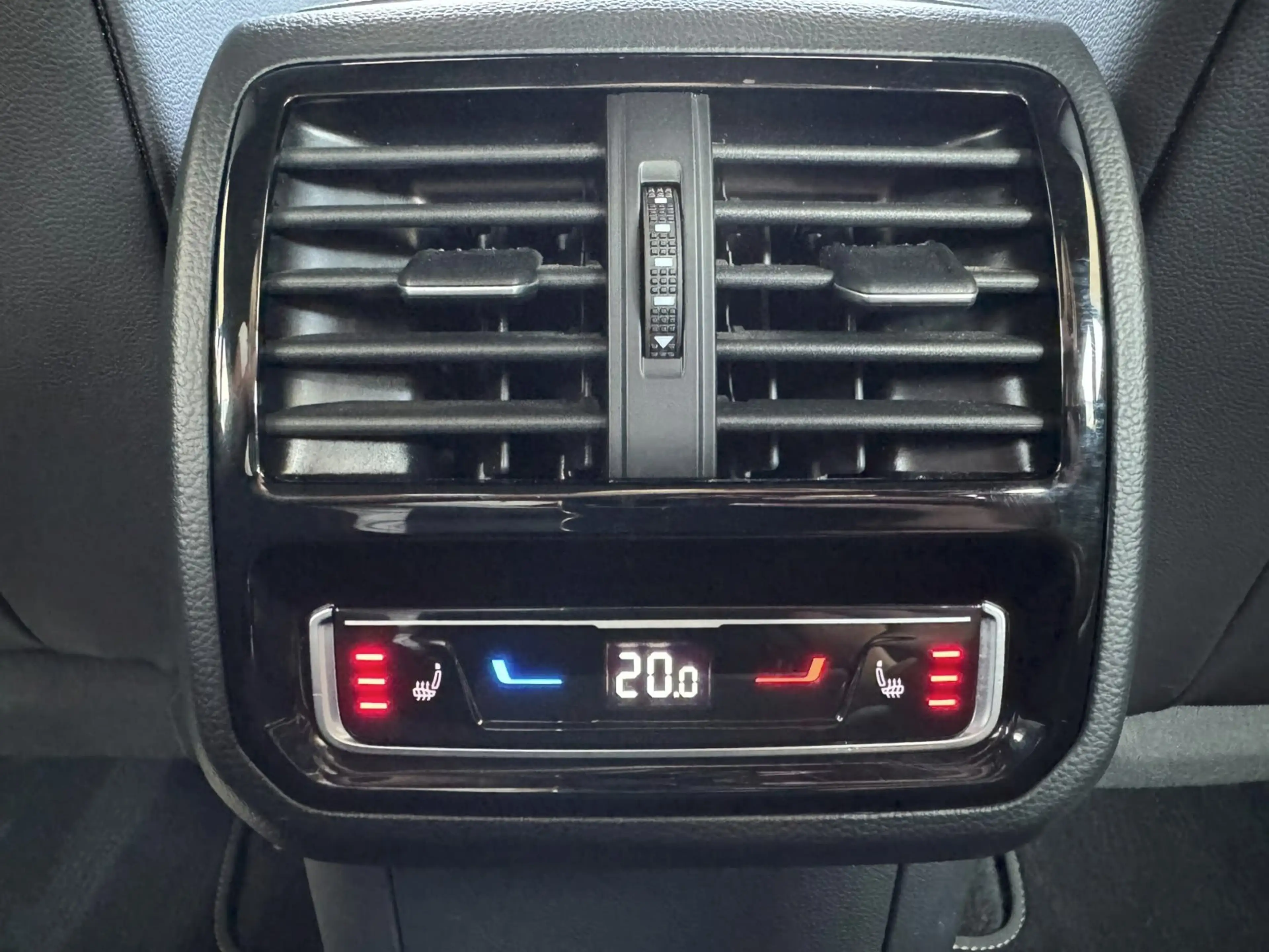 Volkswagen Arteon Arteon 2.0 TDI DSG,R-LINE,4x4,AHK,VIRTUAL,DAB — photo 10