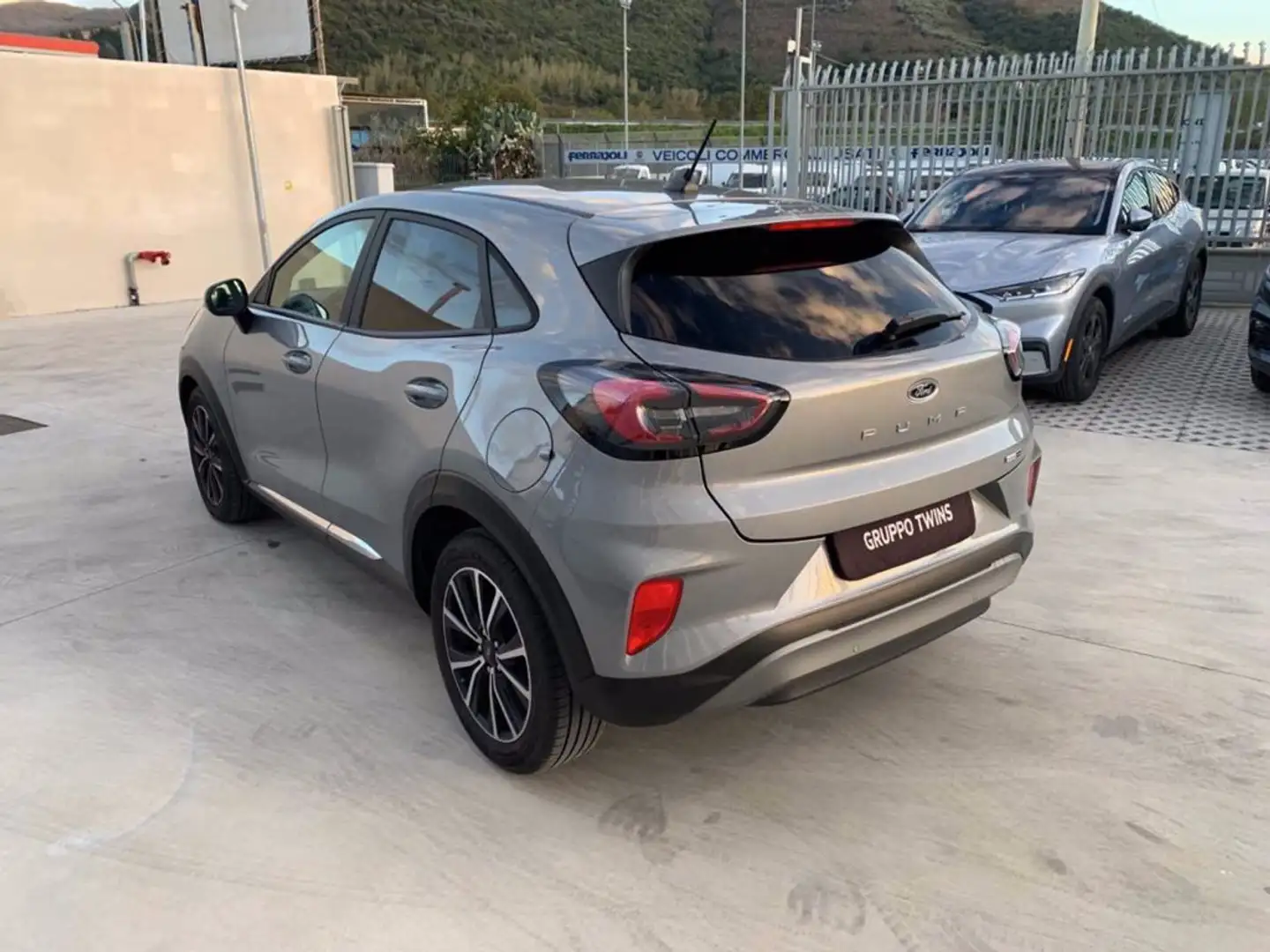 Ford Puma 1.0 EcoBoost Hybrid 125 CV S&S Titanium Grigio - 2
