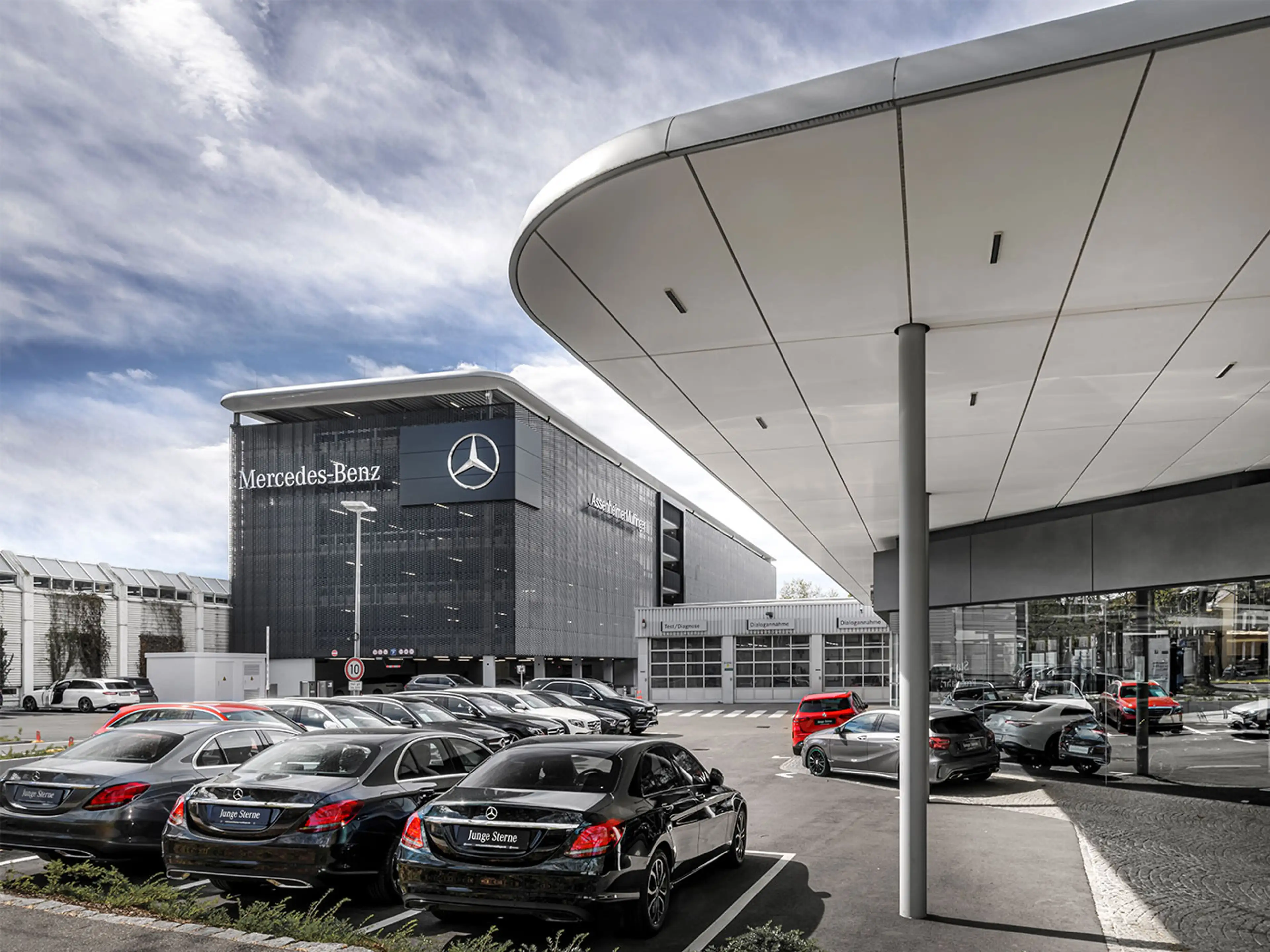 Mercedes-Benz C 180 T Avantgarde  Avantgarde+MBUX+Wide+Cam+LED — photo 3