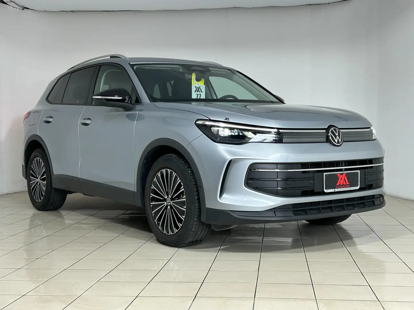 Volkswagen Tiguan Life 1.5 150cv DSG + Retrocamera + Baule elettrico Argento - 2