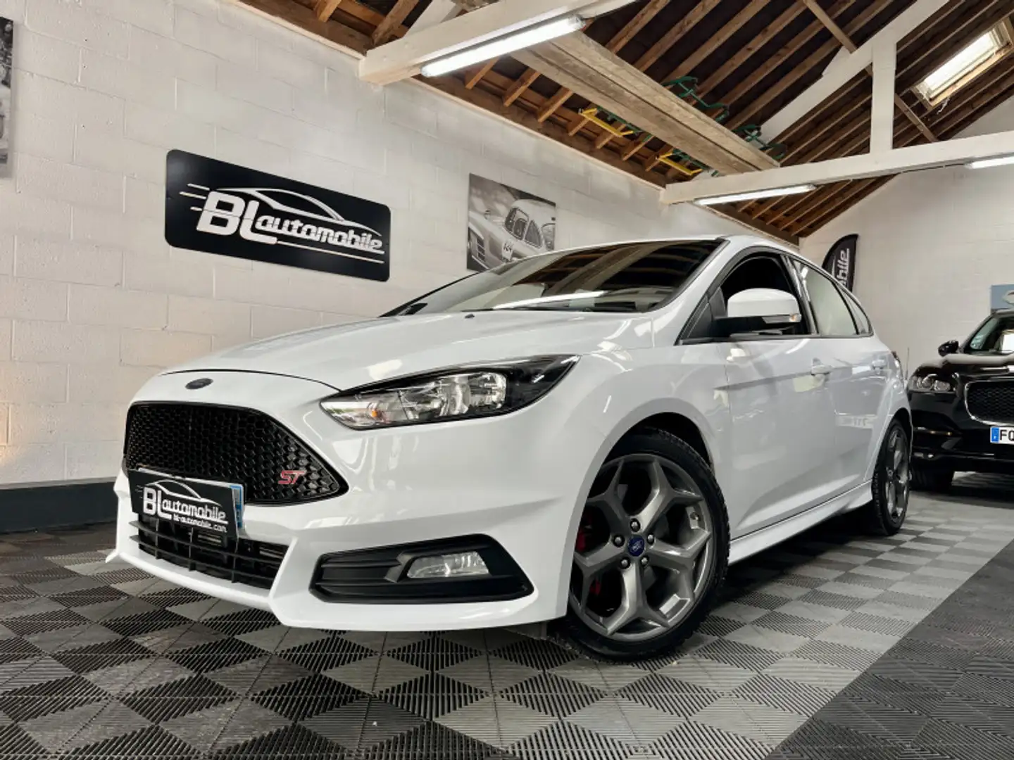 Ford Focus 2.0 ECOBOOST 250CH STOP\u0026START ST Blanc - 1