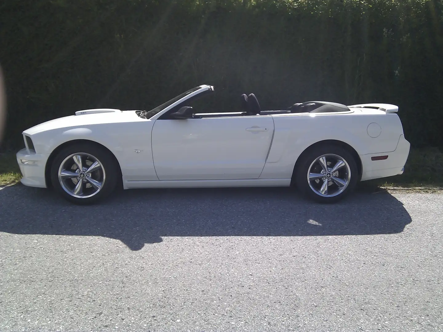 Ford Mustang GT/California Special Convertible, One of 2.509* Blanco - 1