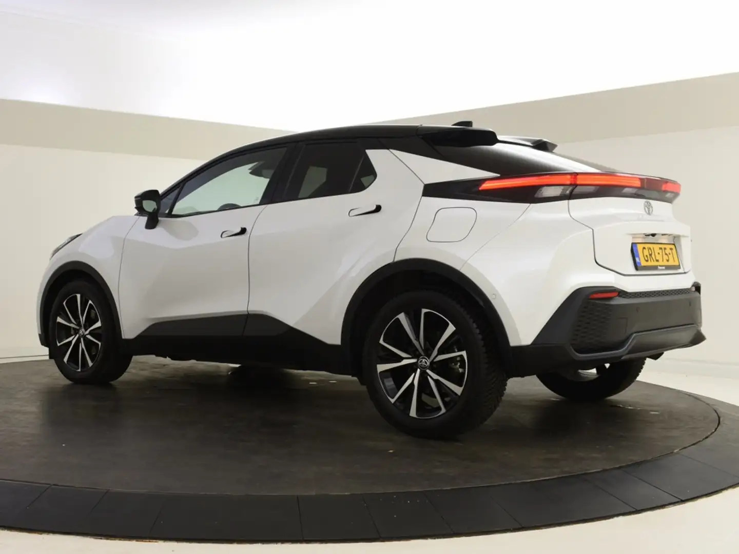 Toyota C-HR 1.8 Hybr 140 First Edition | All Seasons | Blindsp Blanc - 2