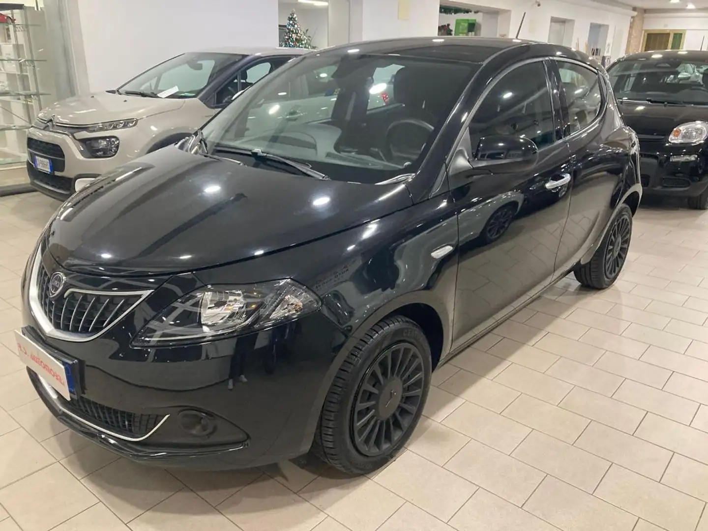Lancia Ypsilon 1.0 70cv 5 porte Hybrid Silver Чёрный - 1