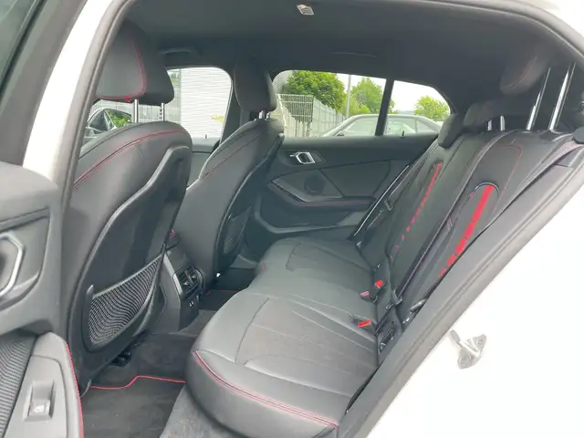 BMW 1 Series view 15